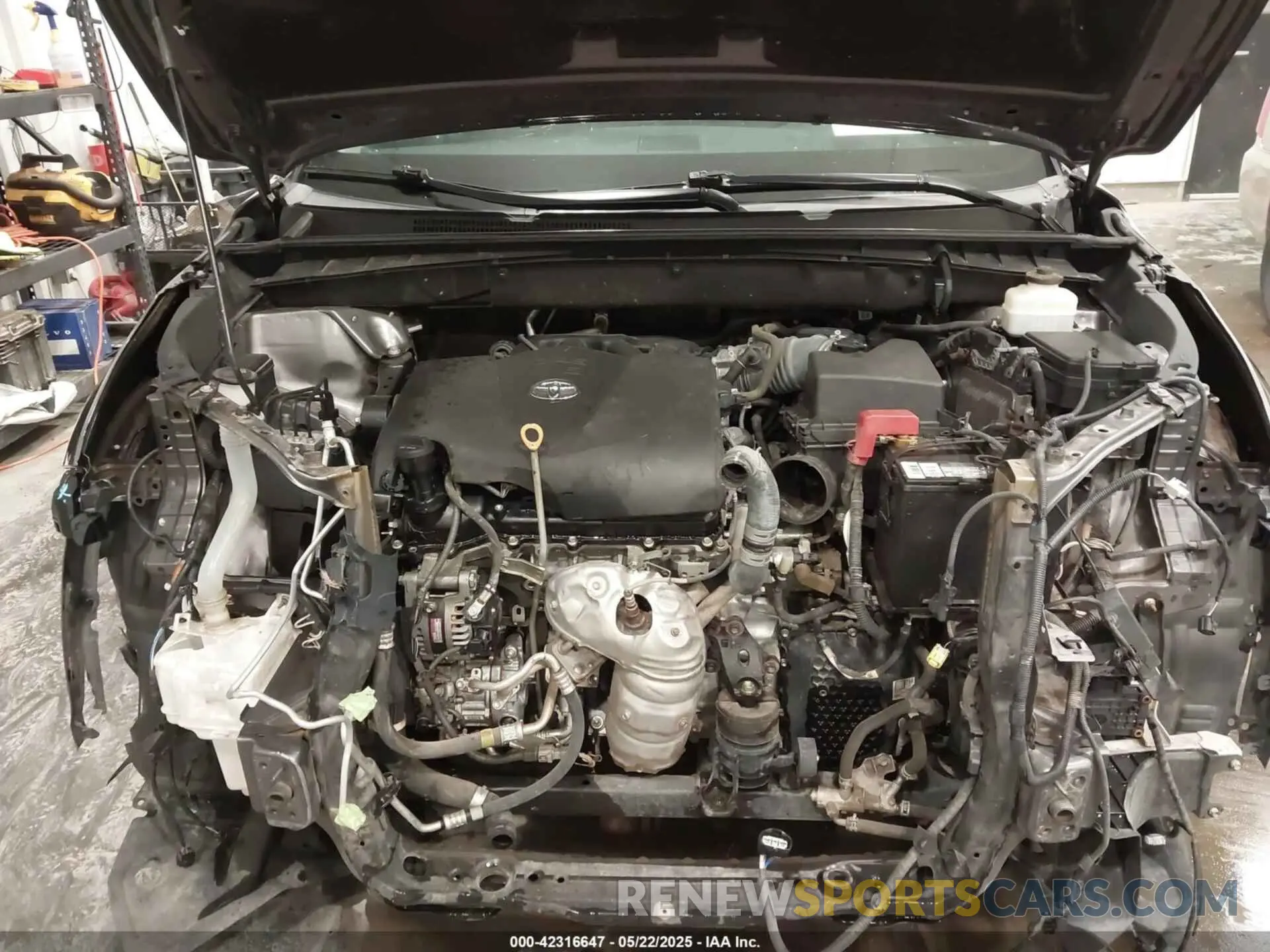 10 Photograph of a damaged car 5TDDZRFH9KS983043 TOYOTA HIGHLANDER 2019