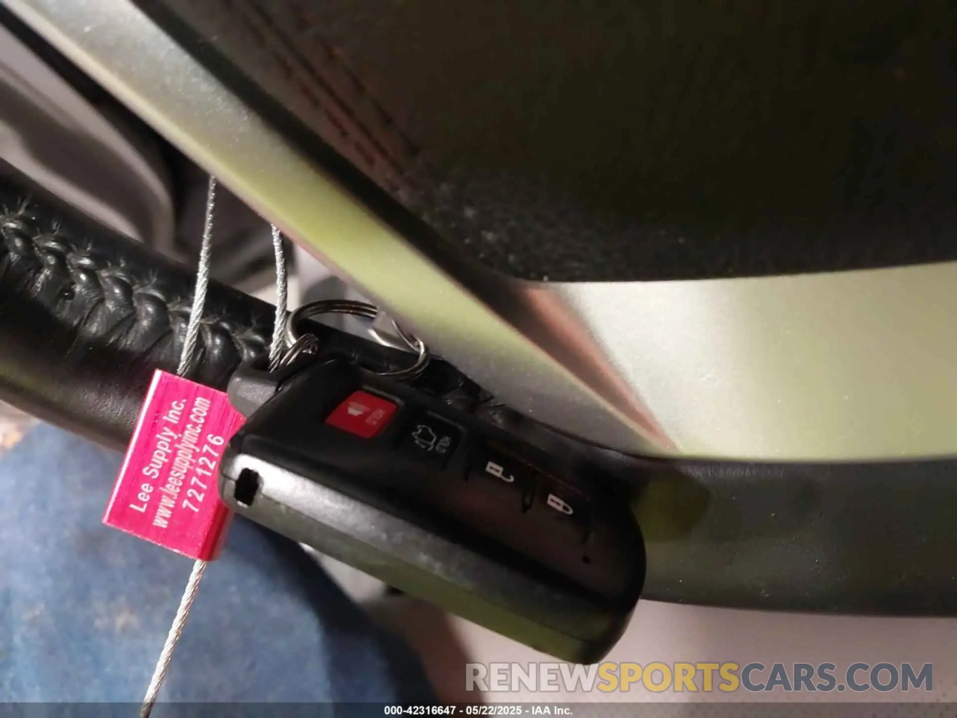 11 Photograph of a damaged car 5TDDZRFH9KS983043 TOYOTA HIGHLANDER 2019