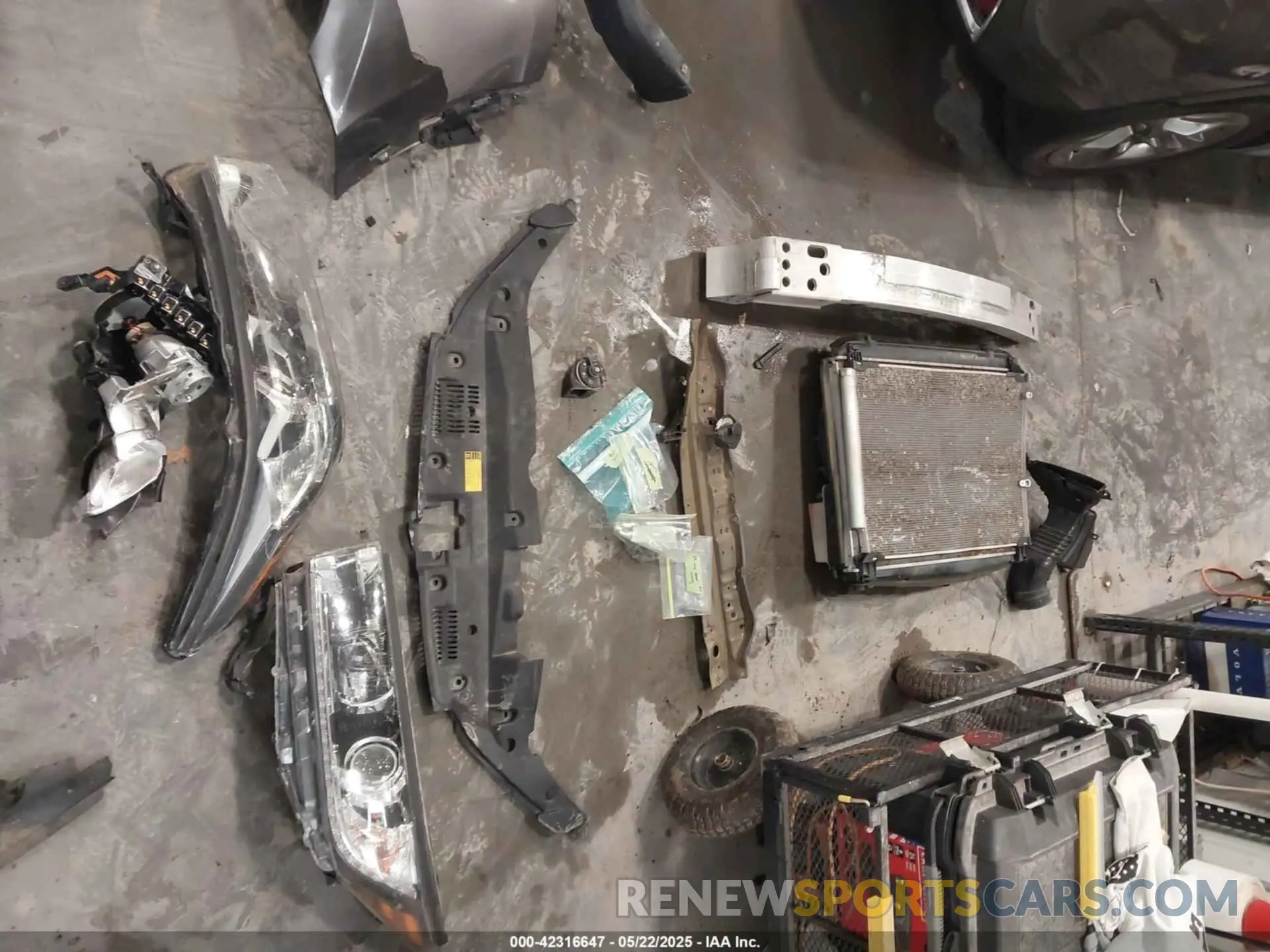 12 Photograph of a damaged car 5TDDZRFH9KS983043 TOYOTA HIGHLANDER 2019