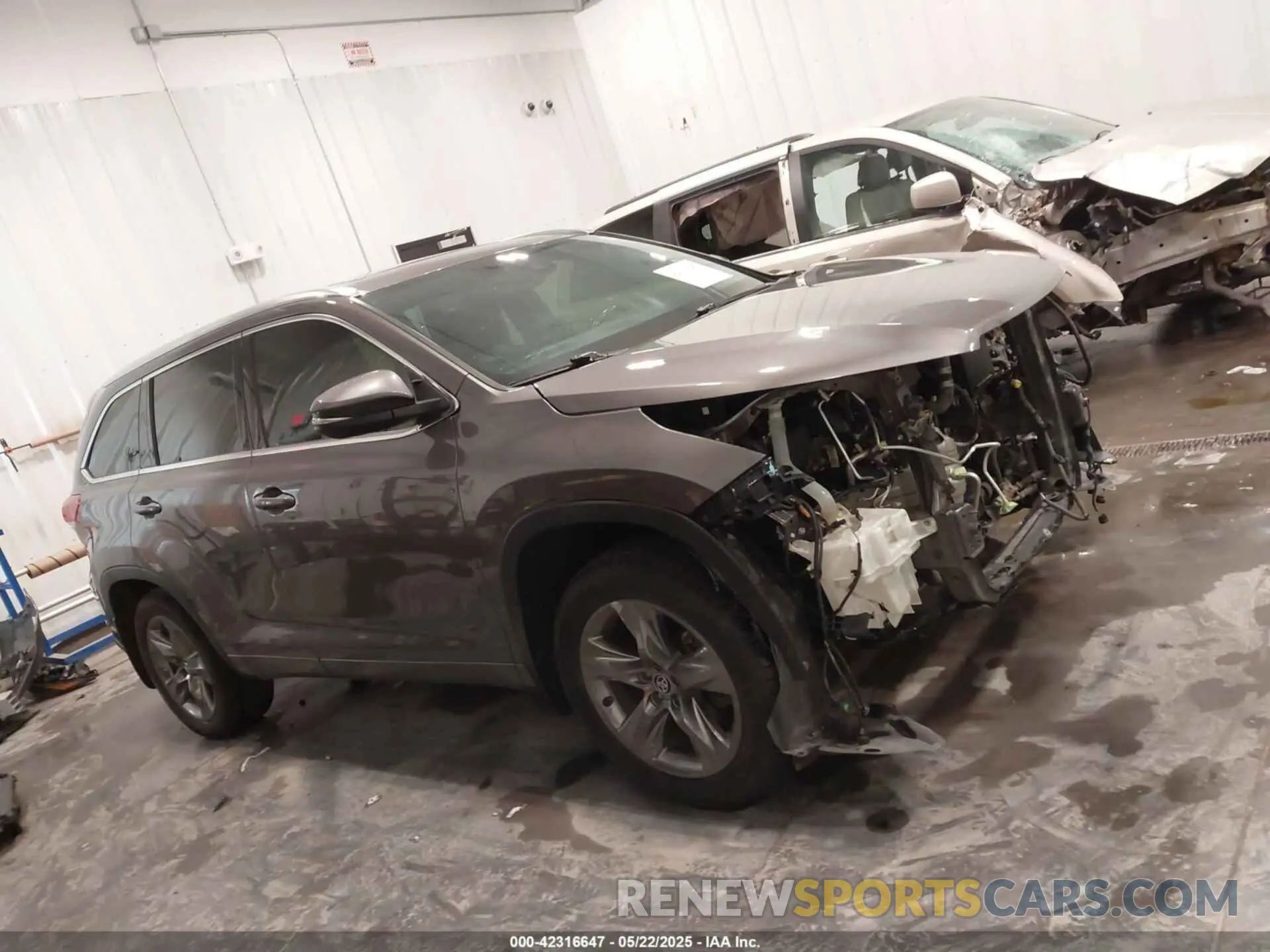 14 Photograph of a damaged car 5TDDZRFH9KS983043 TOYOTA HIGHLANDER 2019