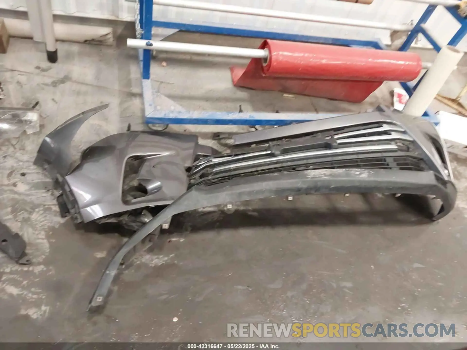 18 Photograph of a damaged car 5TDDZRFH9KS983043 TOYOTA HIGHLANDER 2019