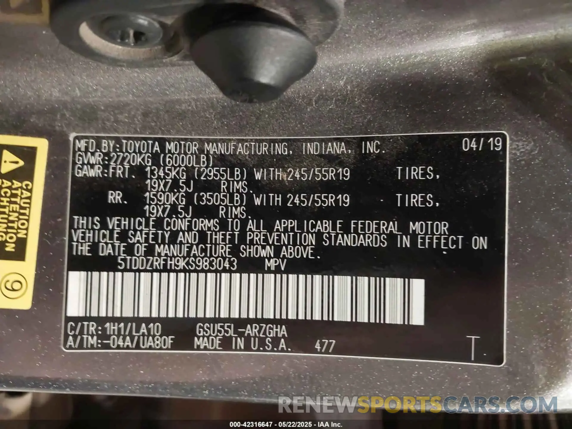 9 Photograph of a damaged car 5TDDZRFH9KS983043 TOYOTA HIGHLANDER 2019