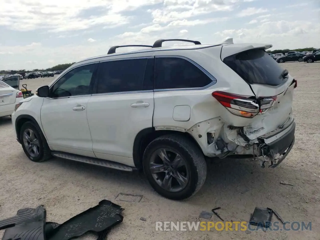 2 Photograph of a damaged car 5TDDZRFH9KS985777 TOYOTA HIGHLANDER 2019