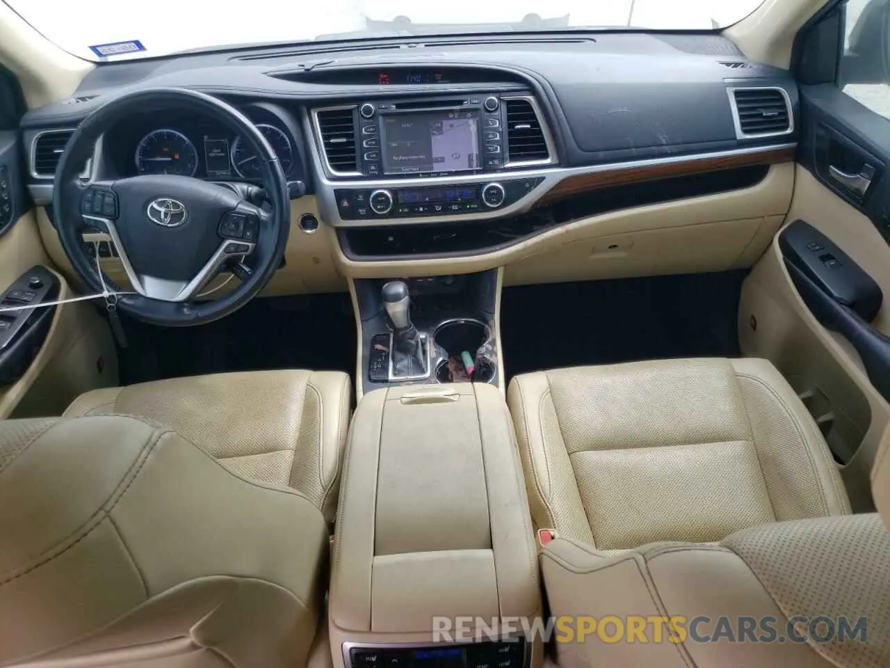 8 Photograph of a damaged car 5TDDZRFH9KS985777 TOYOTA HIGHLANDER 2019