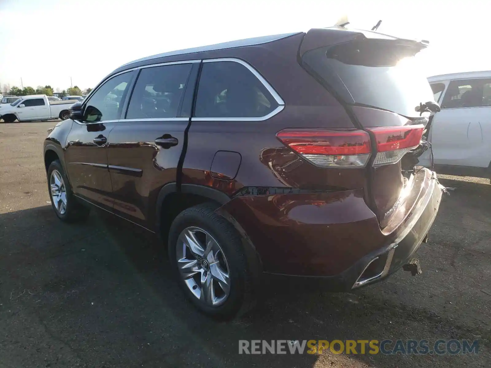 3 Photograph of a damaged car 5TDDZRFH9KS986413 TOYOTA HIGHLANDER 2019