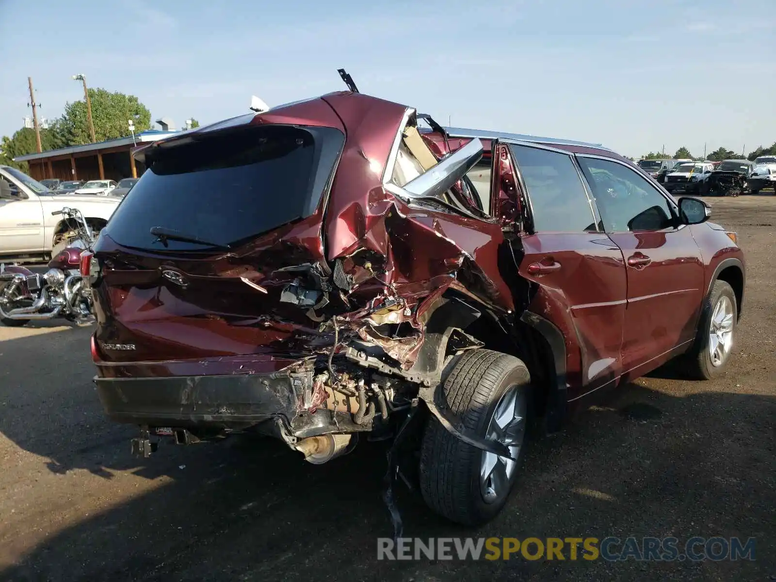 4 Photograph of a damaged car 5TDDZRFH9KS986413 TOYOTA HIGHLANDER 2019