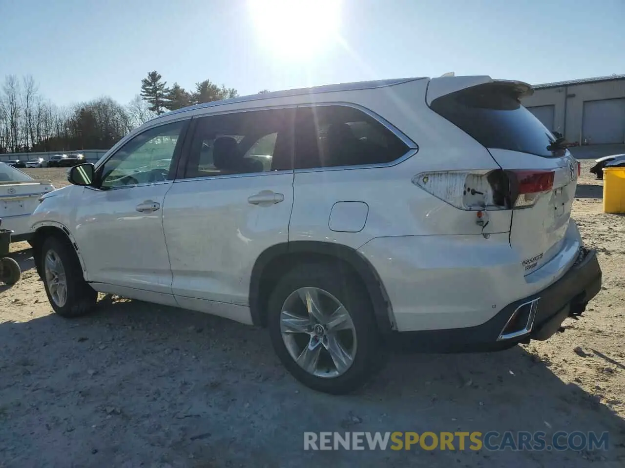 2 Photograph of a damaged car 5TDDZRFH9KS989778 TOYOTA HIGHLANDER 2019