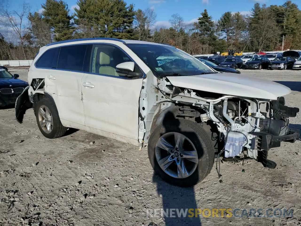 4 Photograph of a damaged car 5TDDZRFH9KS989778 TOYOTA HIGHLANDER 2019