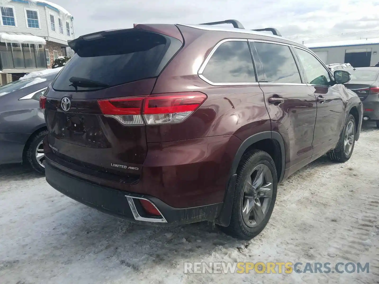 4 Photograph of a damaged car 5TDDZRFH9KS995998 TOYOTA HIGHLANDER 2019