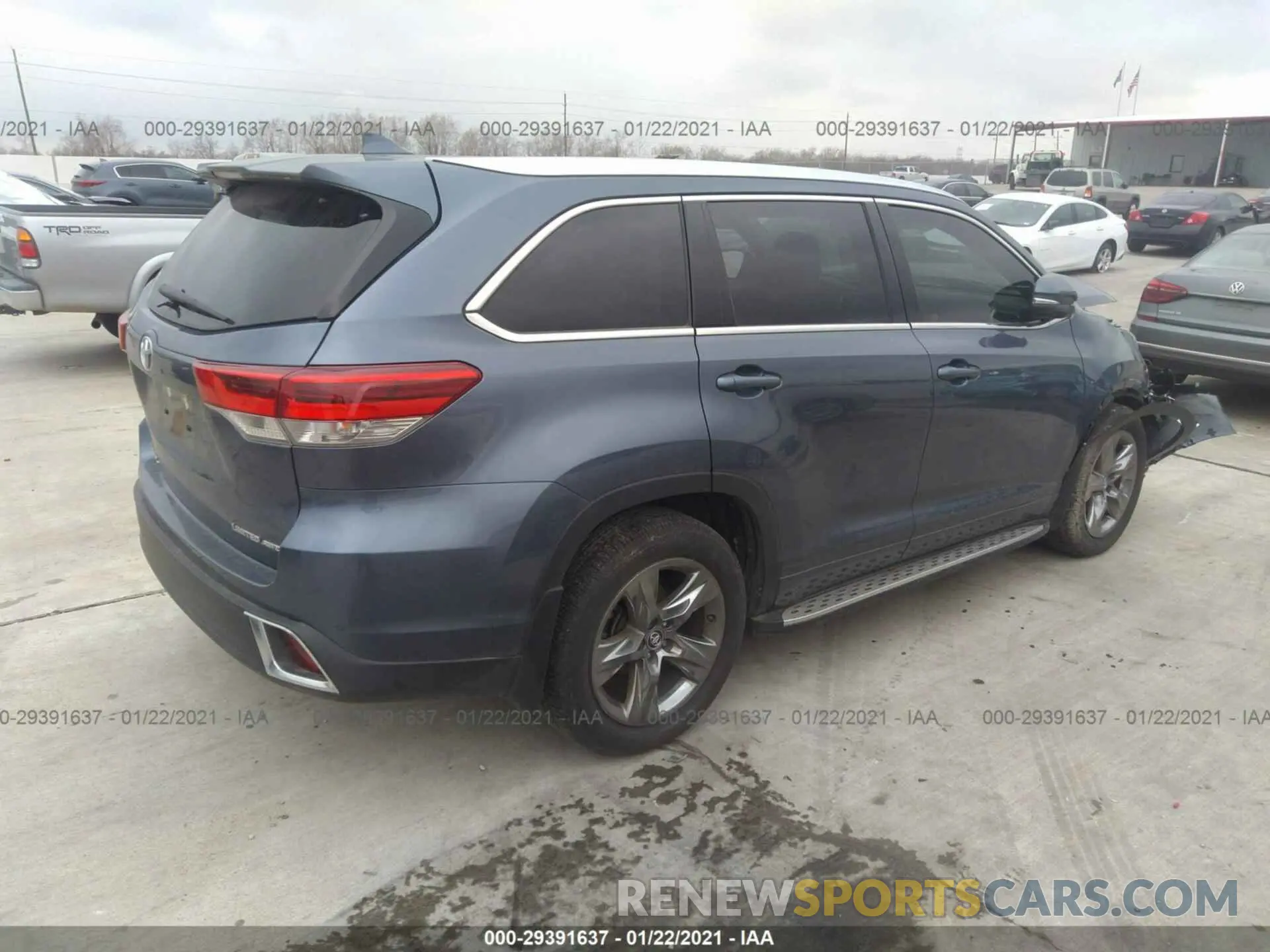 4 Photograph of a damaged car 5TDDZRFHXKS706661 TOYOTA HIGHLANDER 2019