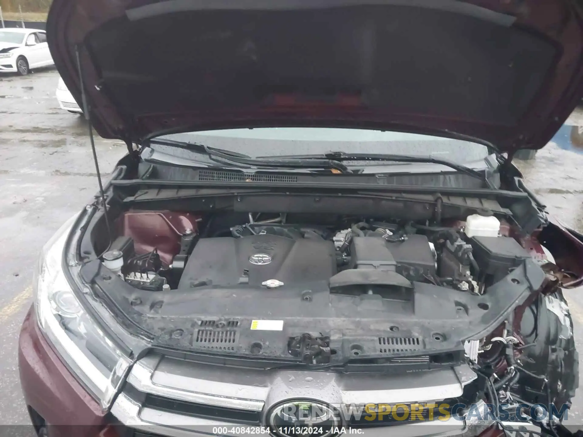 10 Photograph of a damaged car 5TDDZRFHXKS737098 TOYOTA HIGHLANDER 2019
