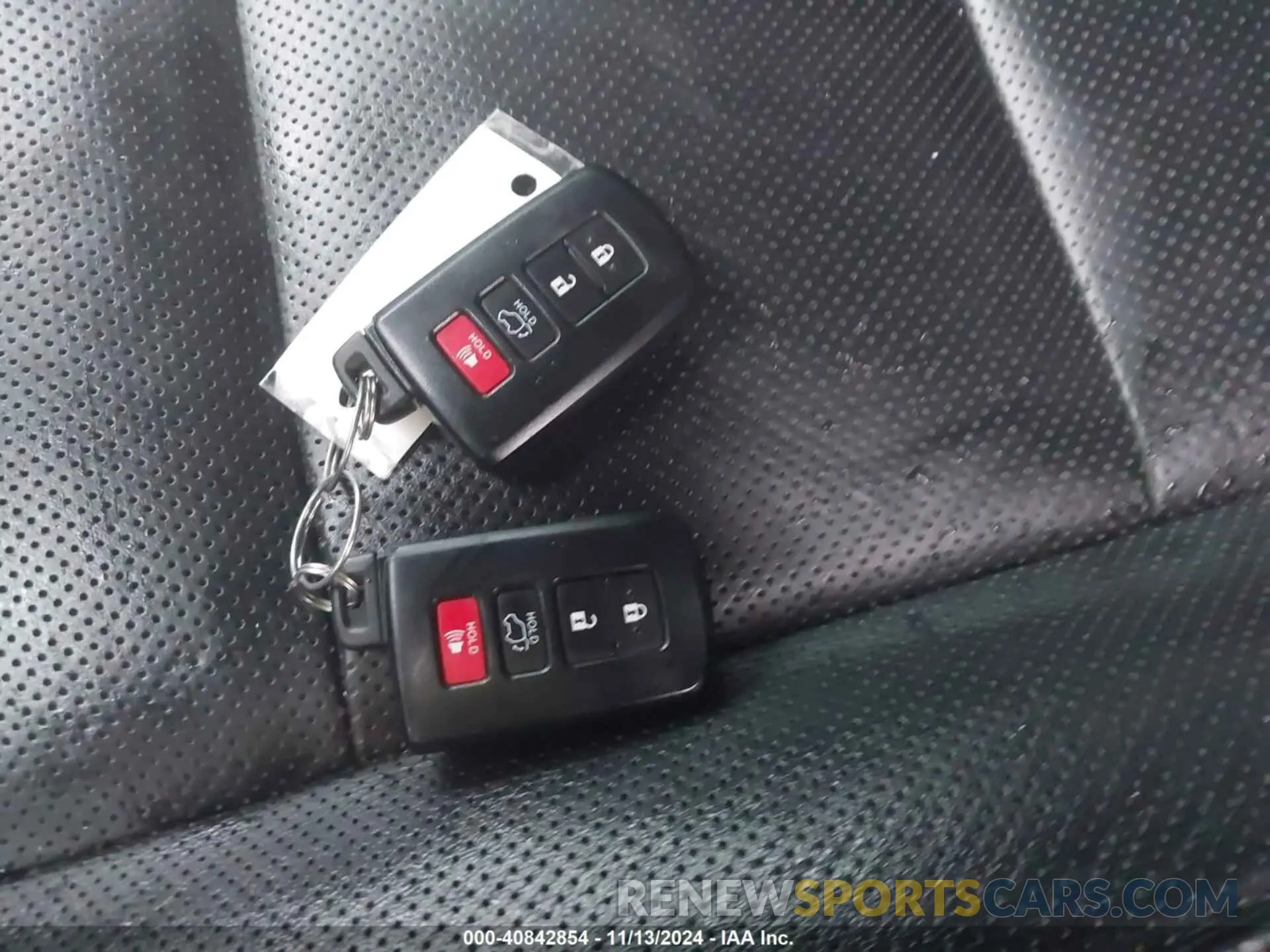 11 Photograph of a damaged car 5TDDZRFHXKS737098 TOYOTA HIGHLANDER 2019