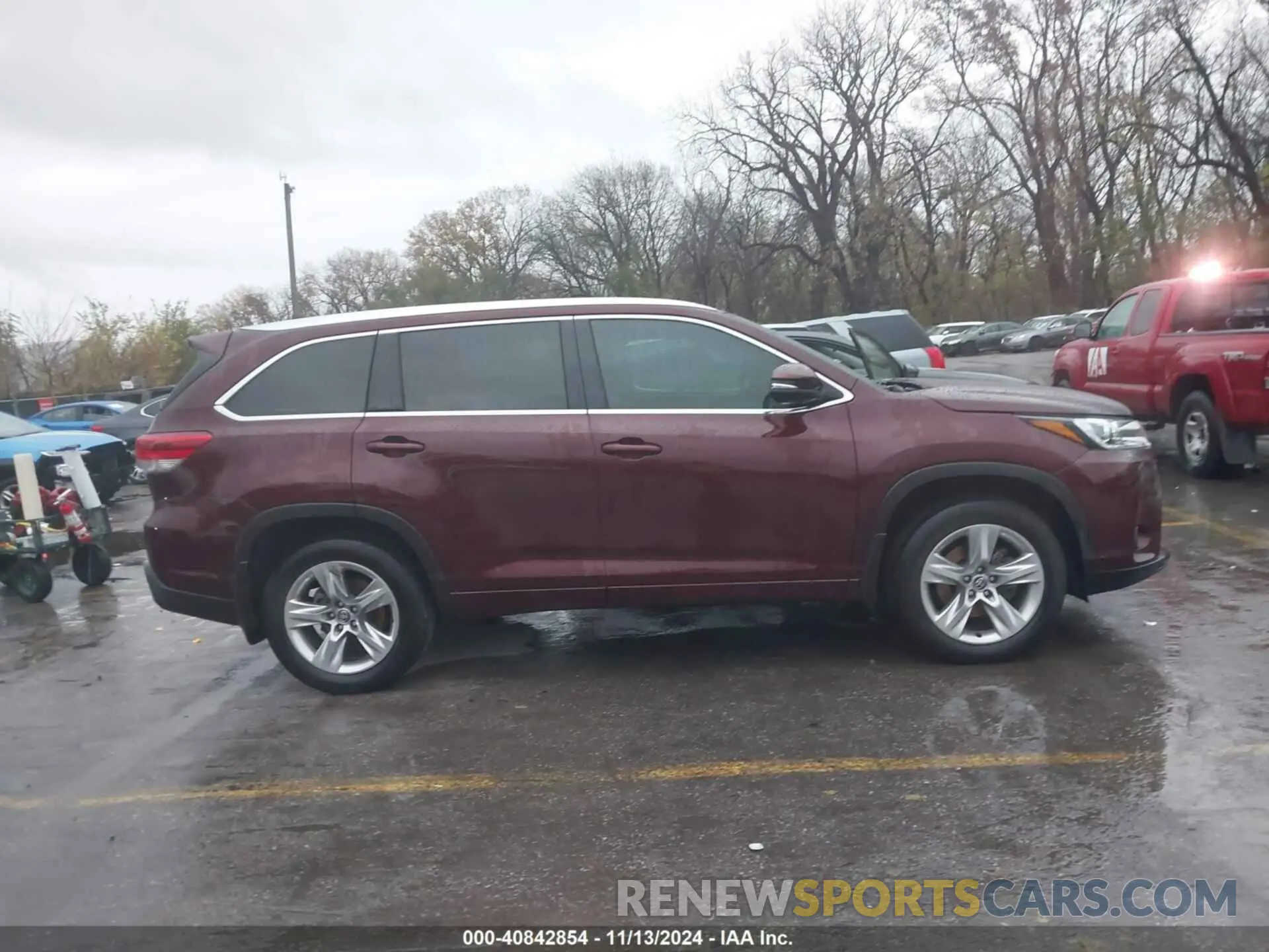 14 Photograph of a damaged car 5TDDZRFHXKS737098 TOYOTA HIGHLANDER 2019