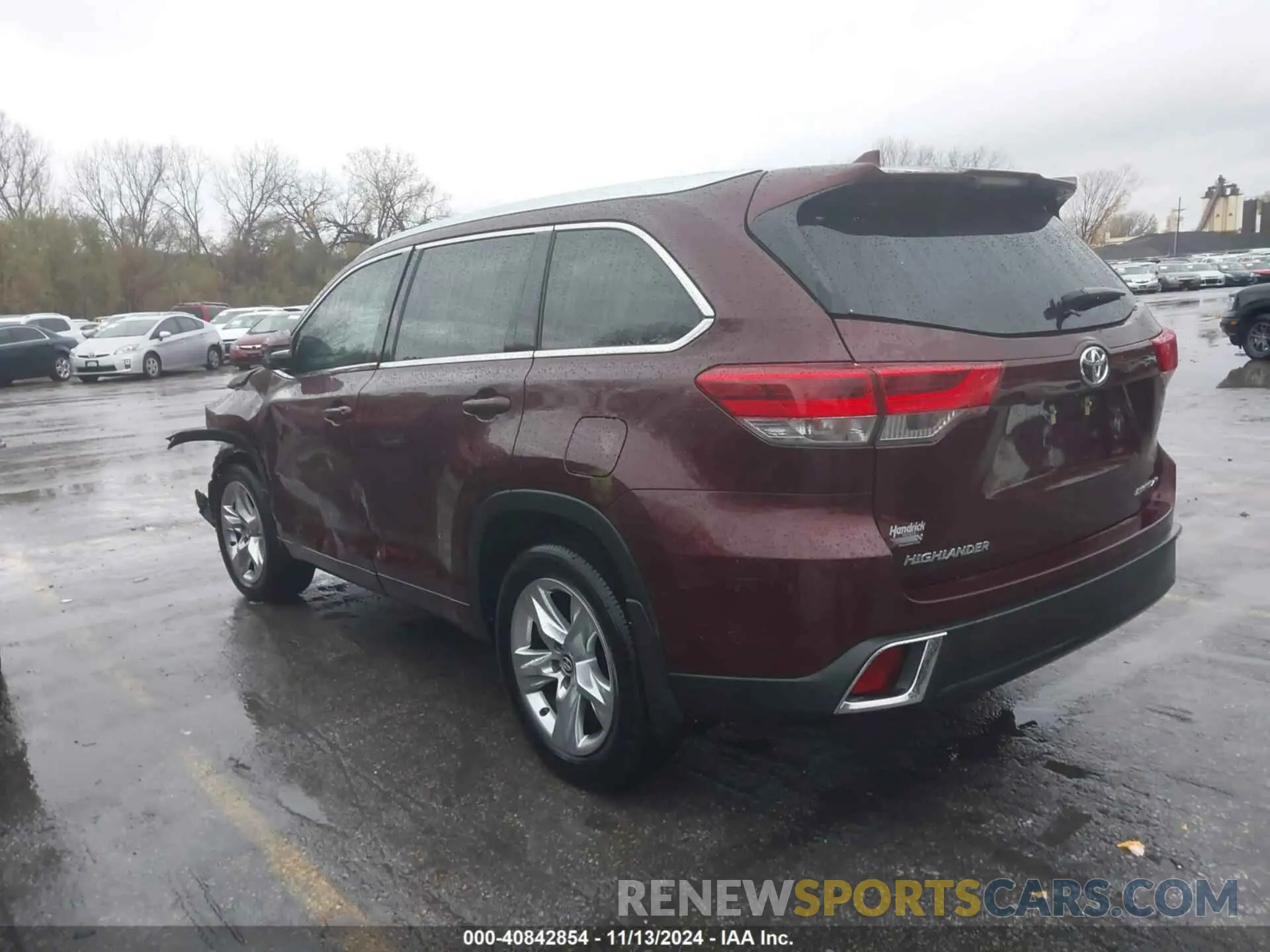 3 Photograph of a damaged car 5TDDZRFHXKS737098 TOYOTA HIGHLANDER 2019