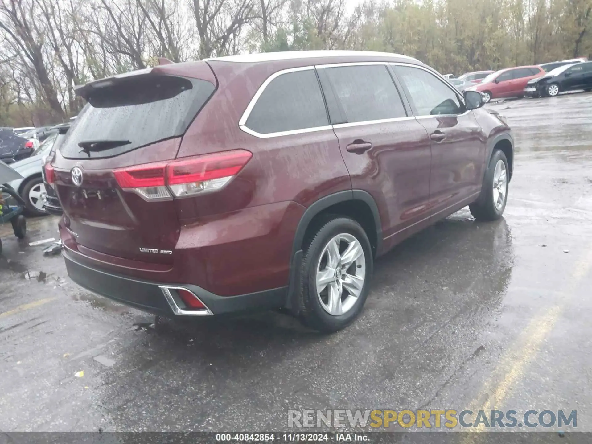 4 Photograph of a damaged car 5TDDZRFHXKS737098 TOYOTA HIGHLANDER 2019