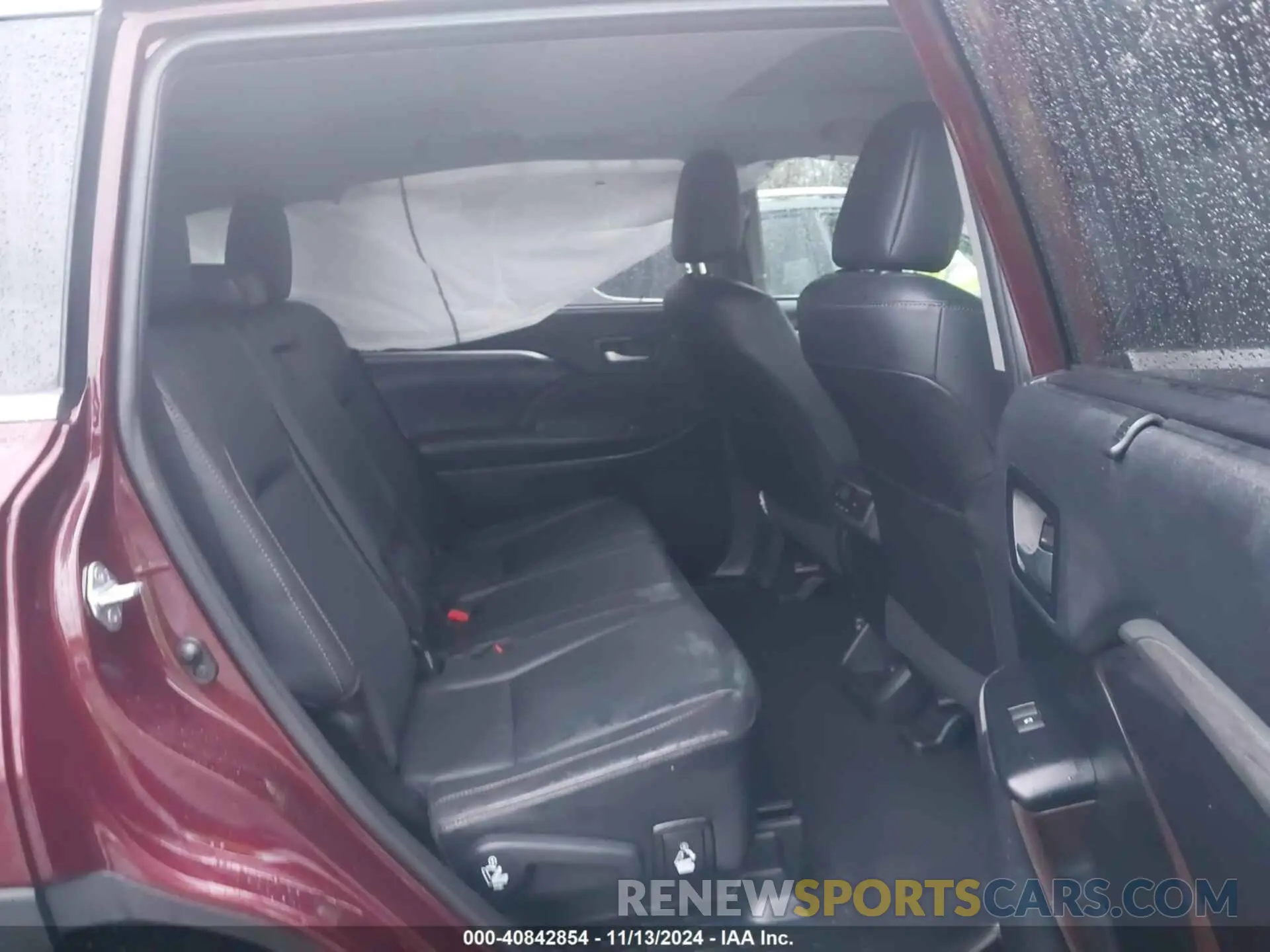 8 Photograph of a damaged car 5TDDZRFHXKS737098 TOYOTA HIGHLANDER 2019