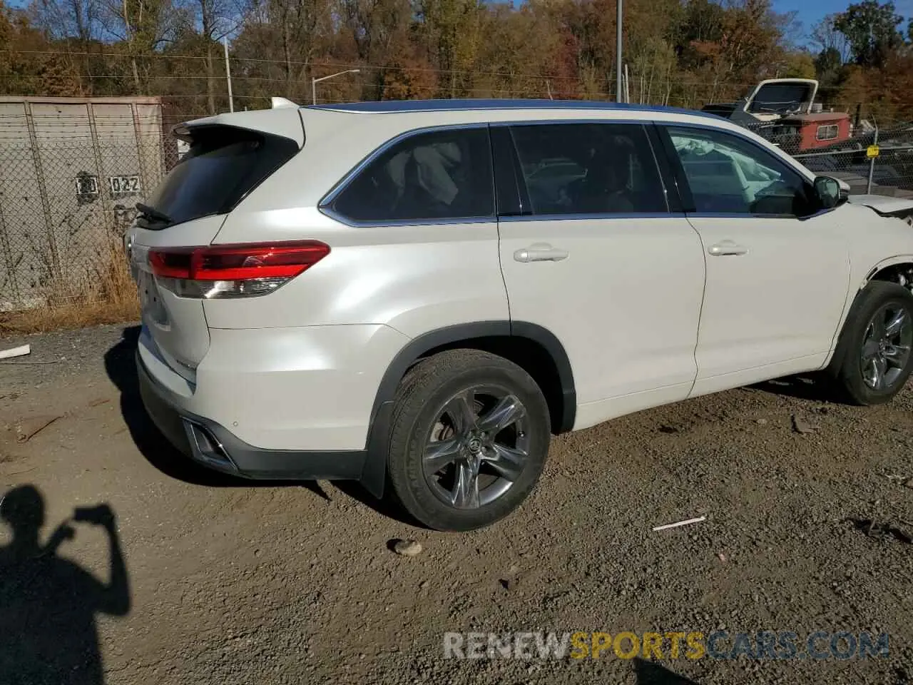 3 Photograph of a damaged car 5TDDZRFHXKS917357 TOYOTA HIGHLANDER 2019