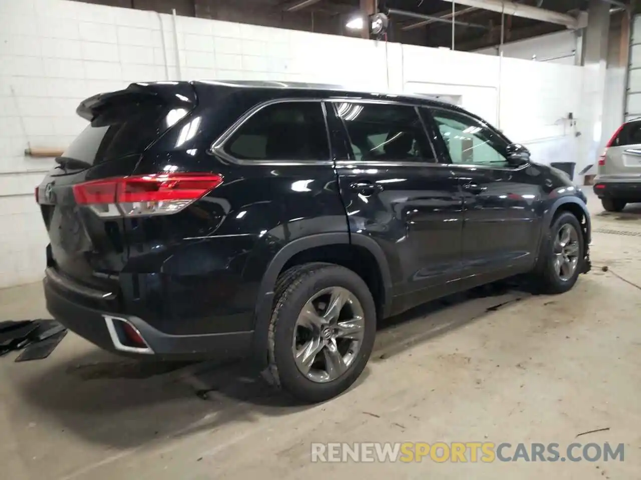 3 Photograph of a damaged car 5TDDZRFHXKS924096 TOYOTA HIGHLANDER 2019