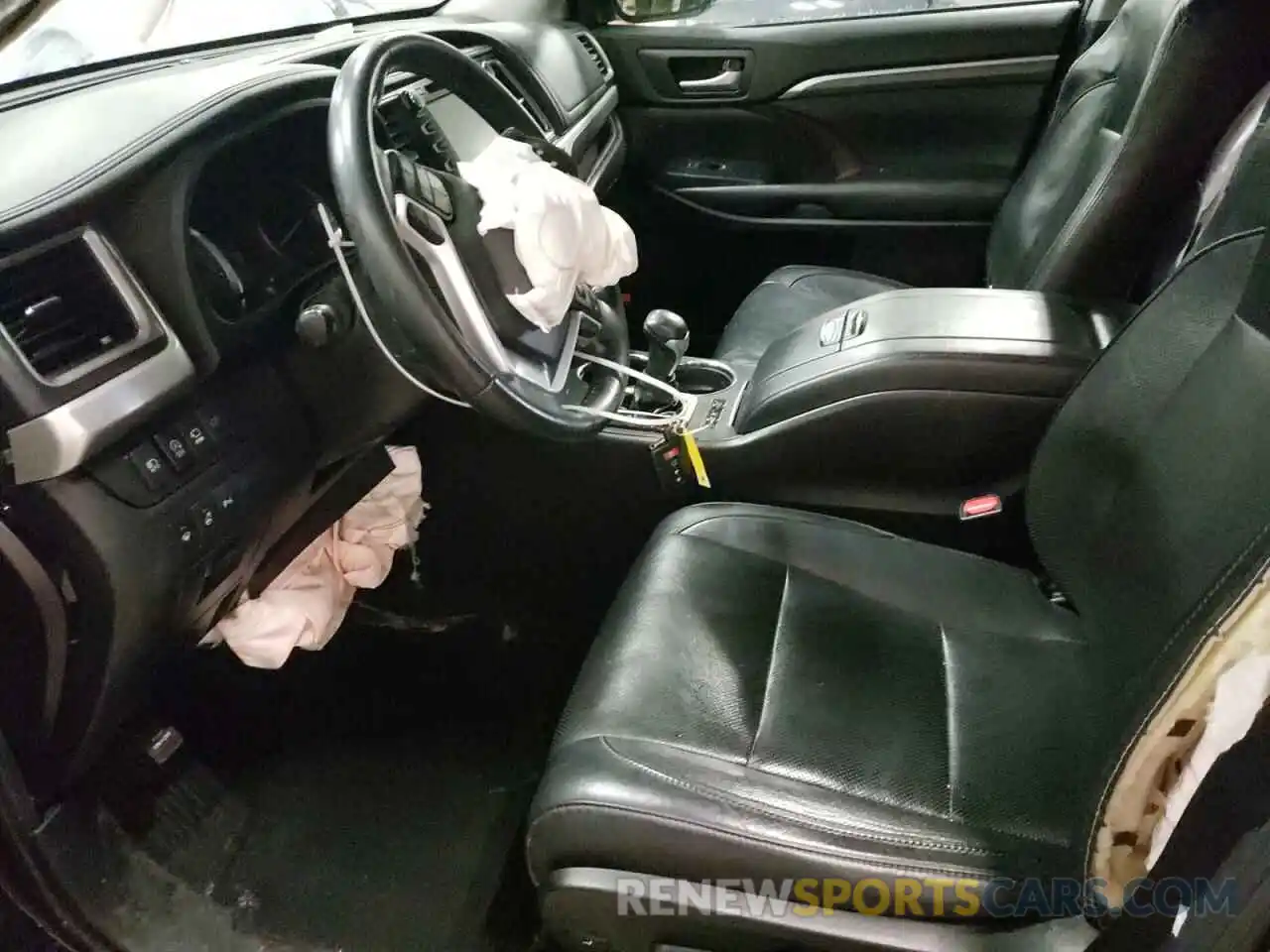 7 Photograph of a damaged car 5TDDZRFHXKS924096 TOYOTA HIGHLANDER 2019