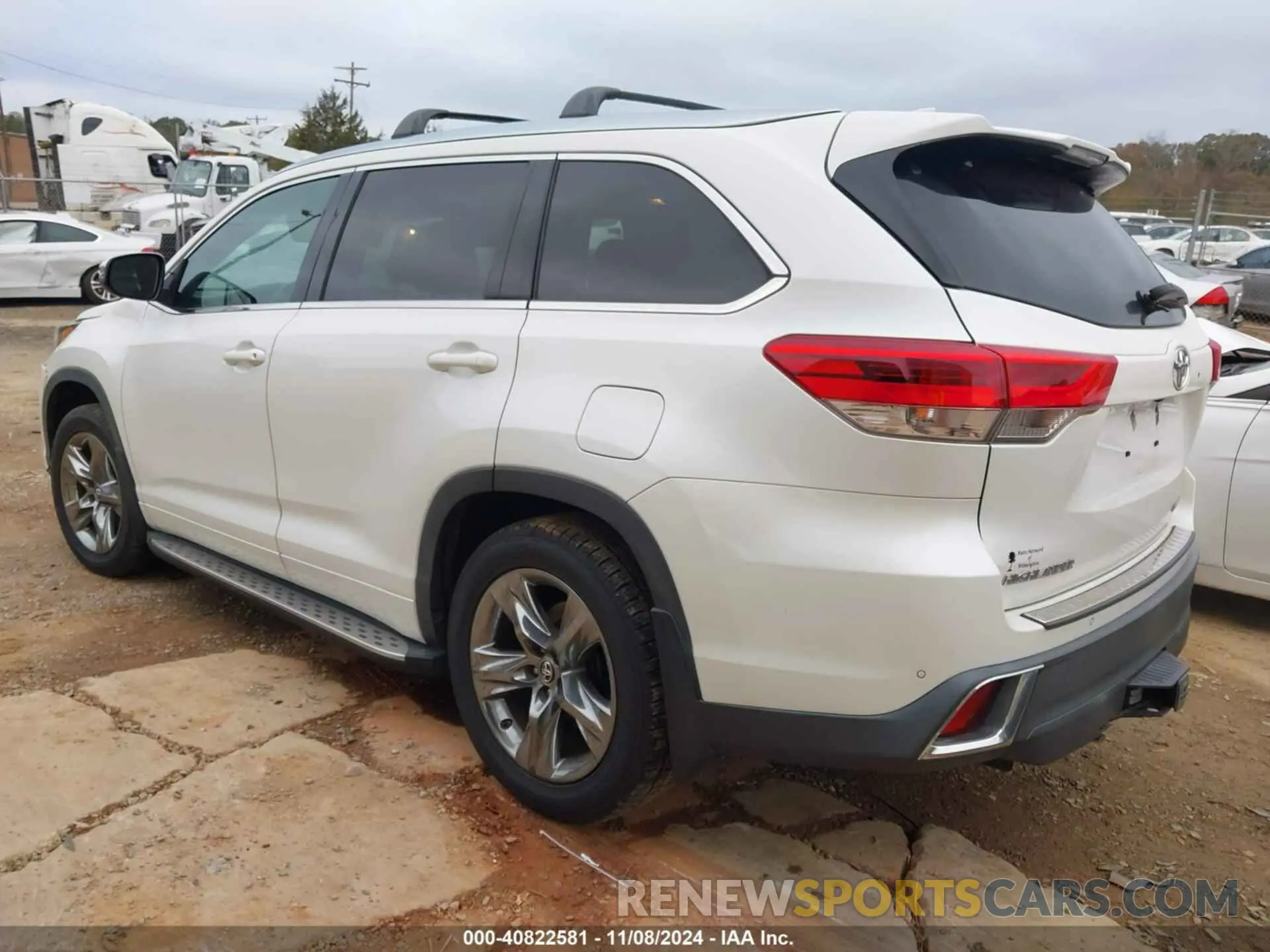 3 Photograph of a damaged car 5TDDZRFHXKS930187 TOYOTA HIGHLANDER 2019
