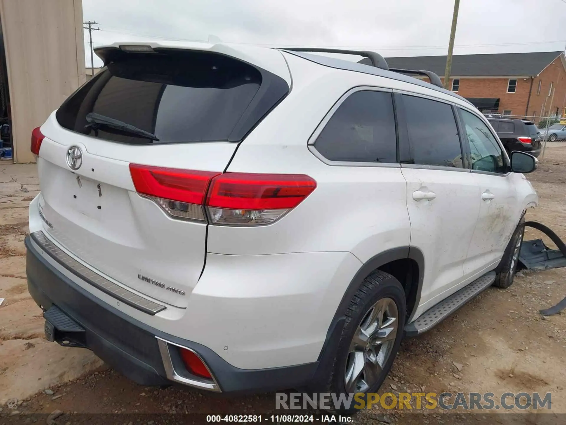 4 Photograph of a damaged car 5TDDZRFHXKS930187 TOYOTA HIGHLANDER 2019