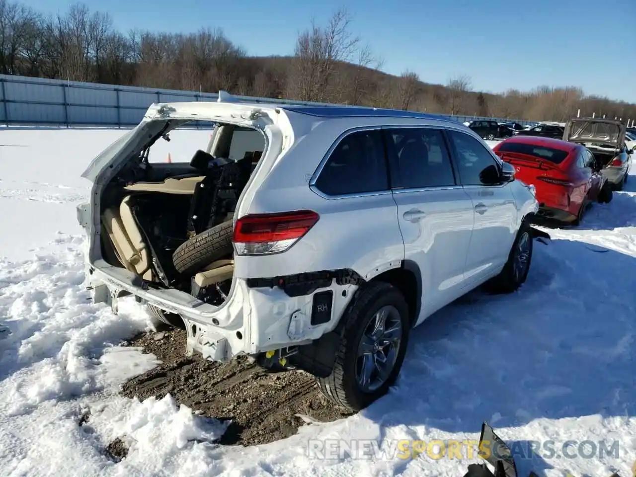 4 Photograph of a damaged car 5TDDZRFHXKS934241 TOYOTA HIGHLANDER 2019