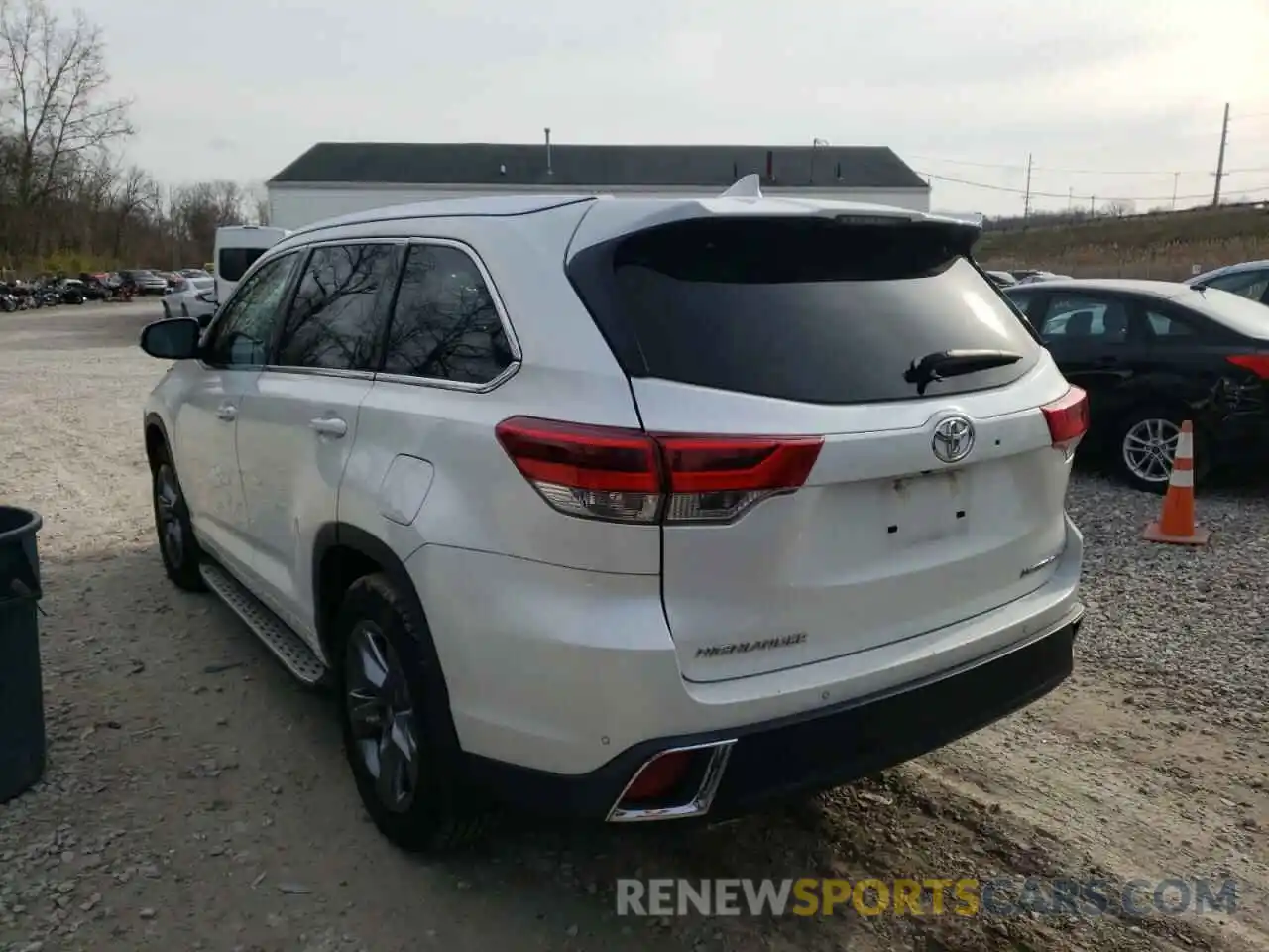 3 Photograph of a damaged car 5TDDZRFHXKS947555 TOYOTA HIGHLANDER 2019