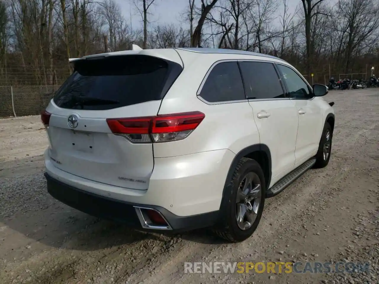 4 Photograph of a damaged car 5TDDZRFHXKS947555 TOYOTA HIGHLANDER 2019