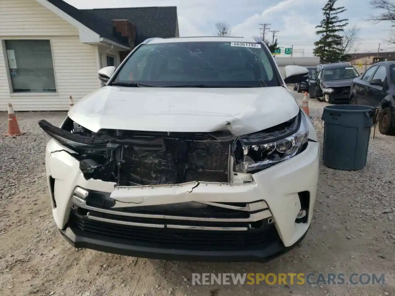 9 Photograph of a damaged car 5TDDZRFHXKS947555 TOYOTA HIGHLANDER 2019