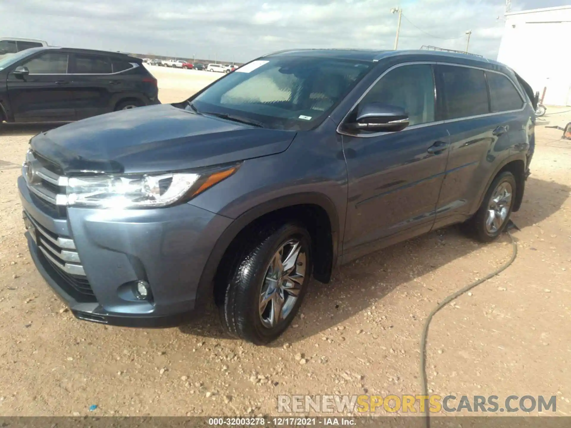 2 Photograph of a damaged car 5TDDZRFHXKS948401 TOYOTA HIGHLANDER 2019