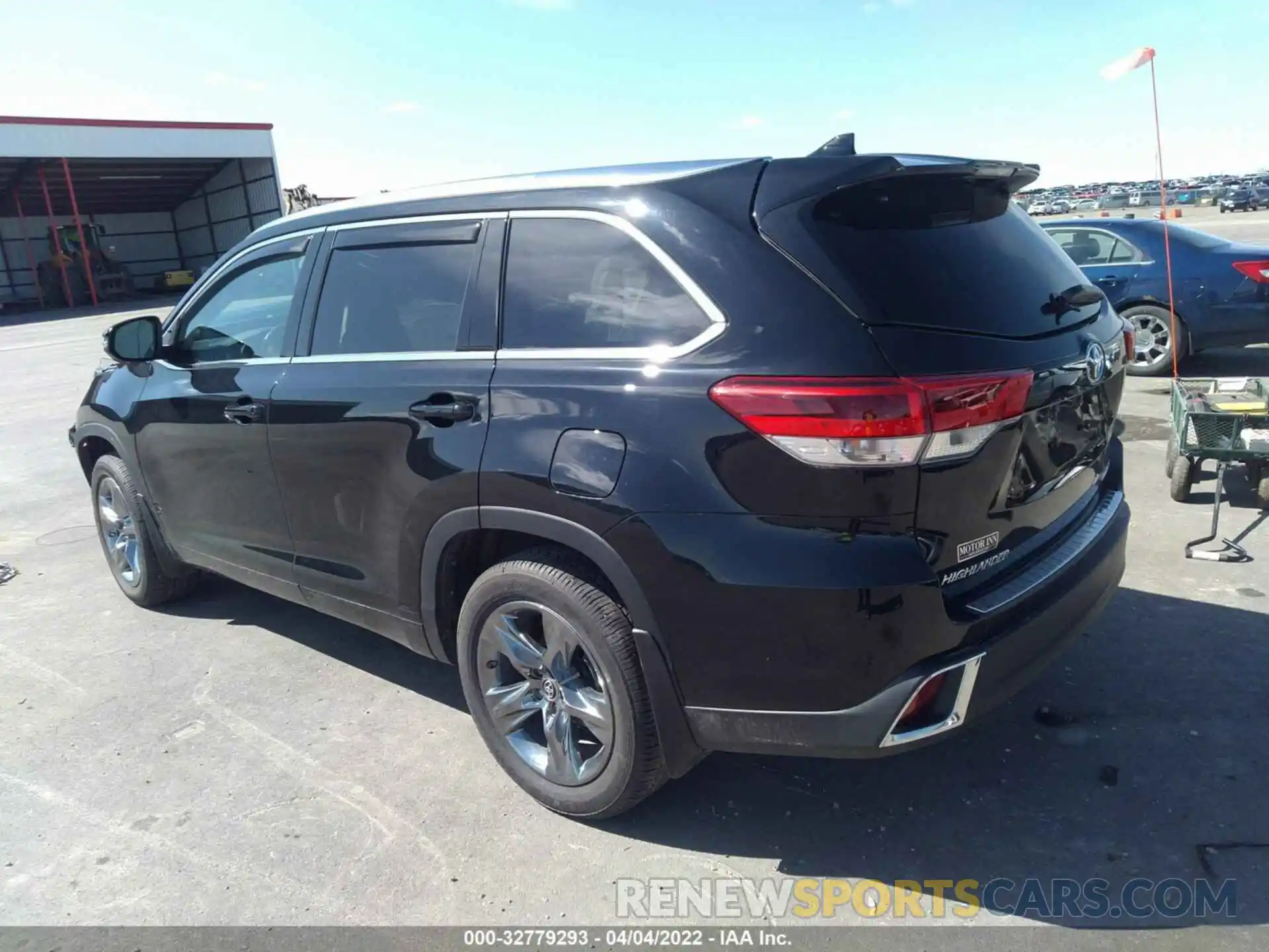 3 Photograph of a damaged car 5TDDZRFHXKS952450 TOYOTA HIGHLANDER 2019