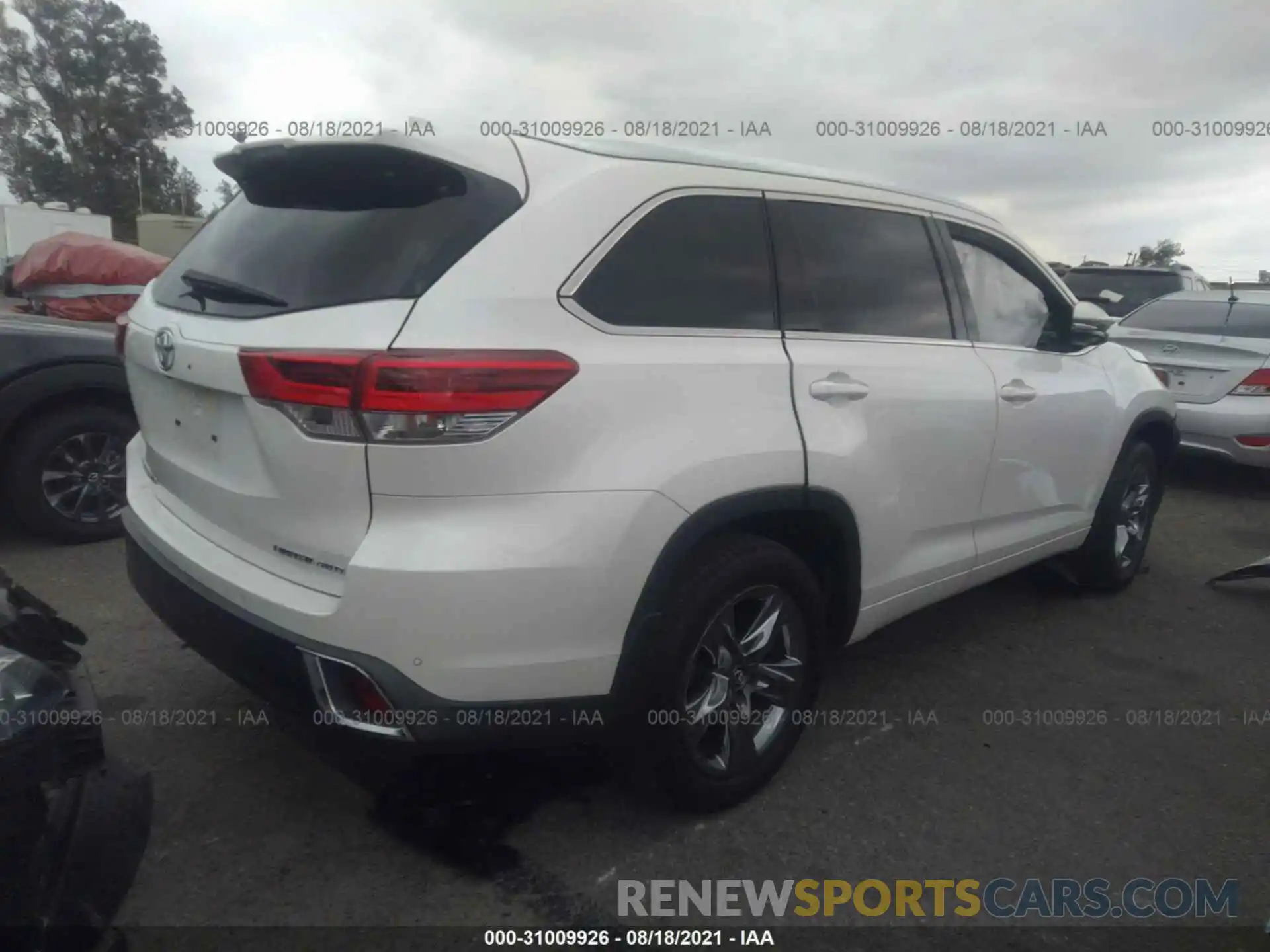 4 Photograph of a damaged car 5TDDZRFHXKS959351 TOYOTA HIGHLANDER 2019