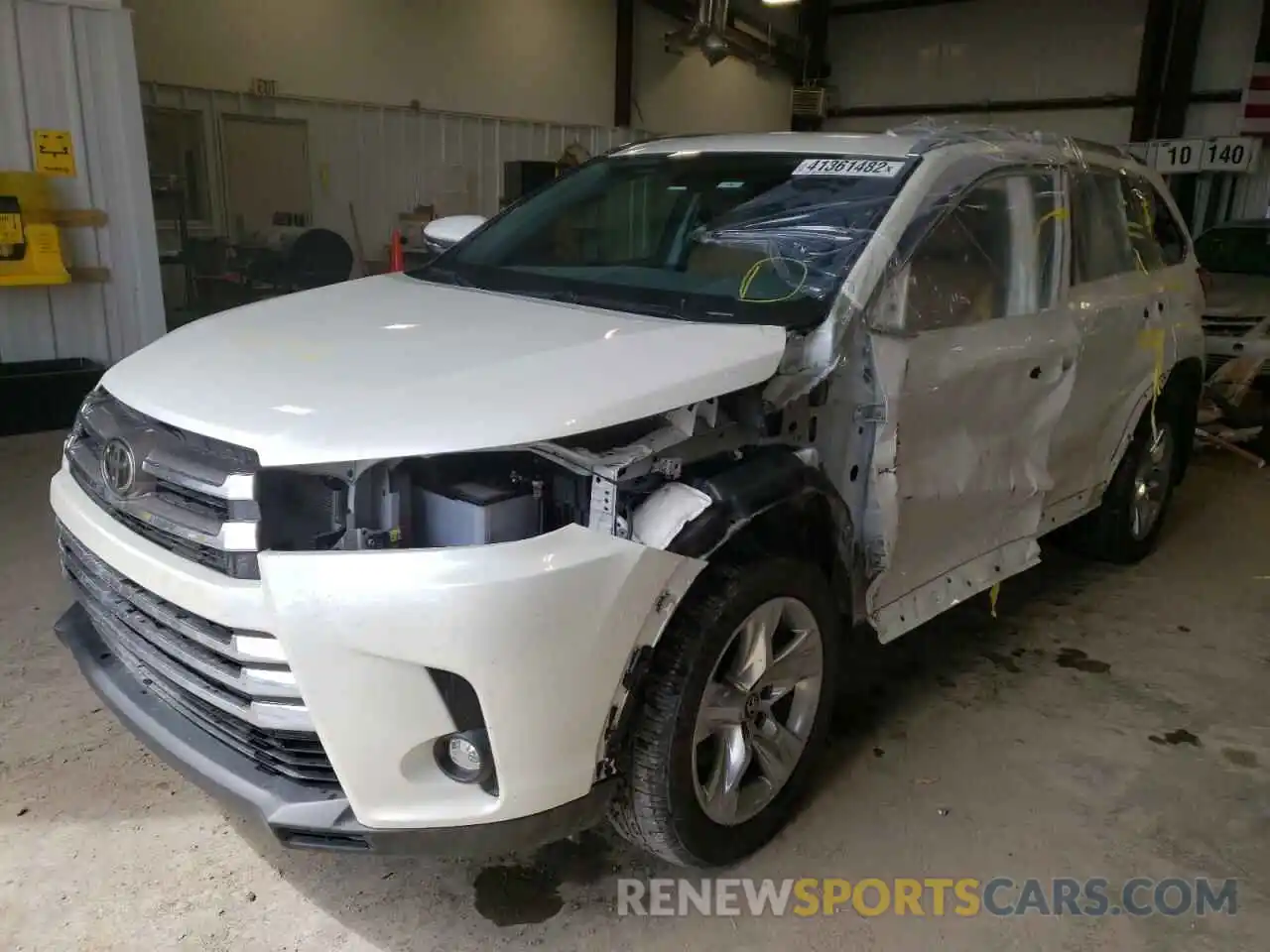 2 Photograph of a damaged car 5TDDZRFHXKS979535 TOYOTA HIGHLANDER 2019