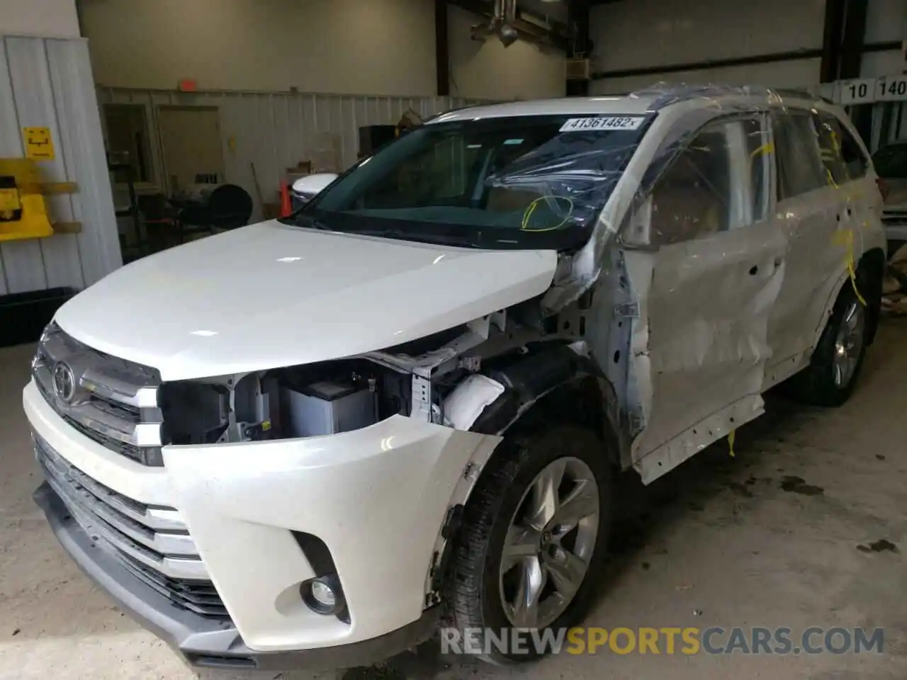 9 Photograph of a damaged car 5TDDZRFHXKS979535 TOYOTA HIGHLANDER 2019