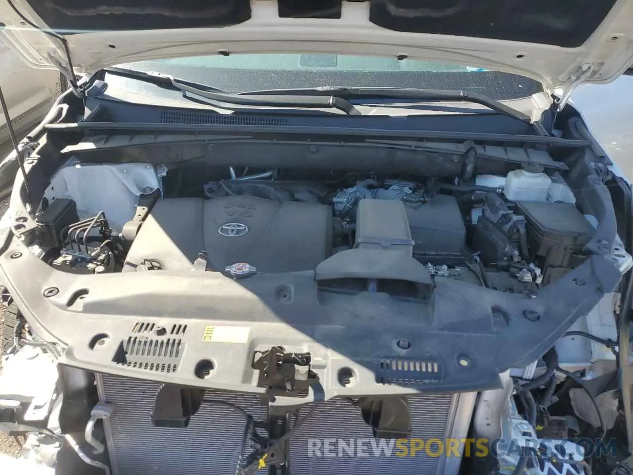 12 Photograph of a damaged car 5TDDZRFHXKS992446 TOYOTA HIGHLANDER 2019