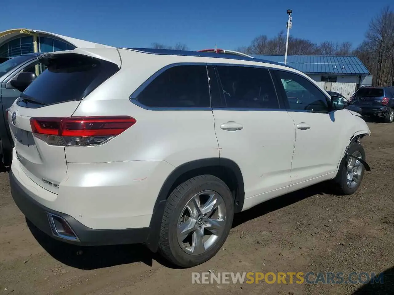 3 Photograph of a damaged car 5TDDZRFHXKS992446 TOYOTA HIGHLANDER 2019