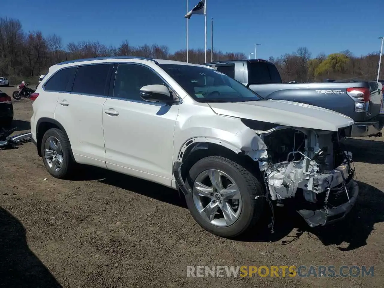 4 Photograph of a damaged car 5TDDZRFHXKS992446 TOYOTA HIGHLANDER 2019