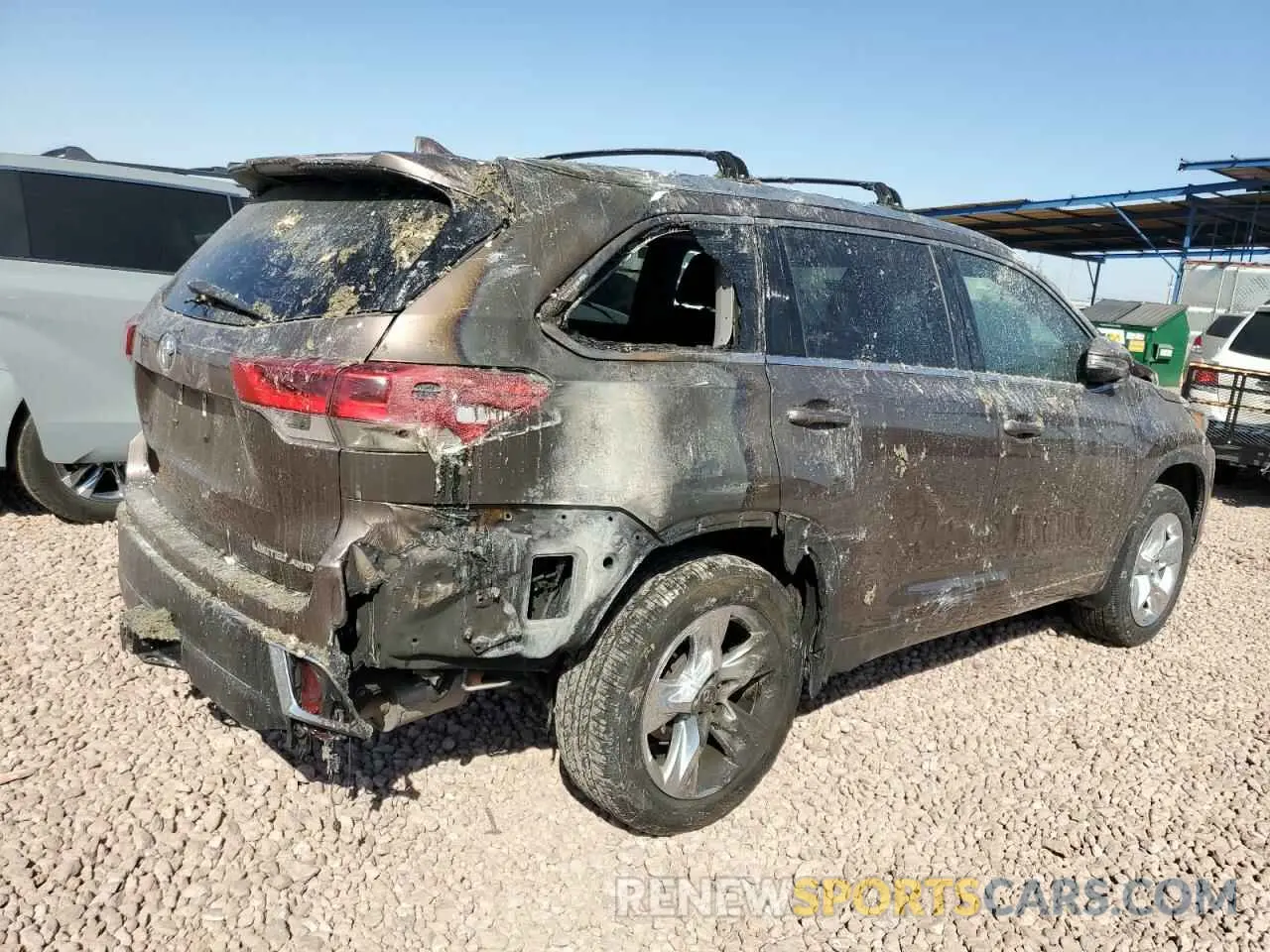 3 Photograph of a damaged car 5TDDZRFHXKS995900 TOYOTA HIGHLANDER 2019