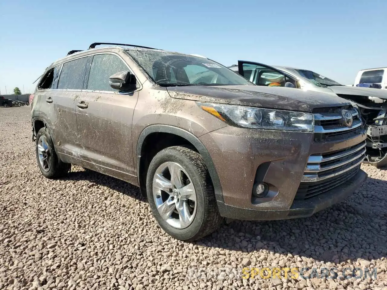 4 Photograph of a damaged car 5TDDZRFHXKS995900 TOYOTA HIGHLANDER 2019