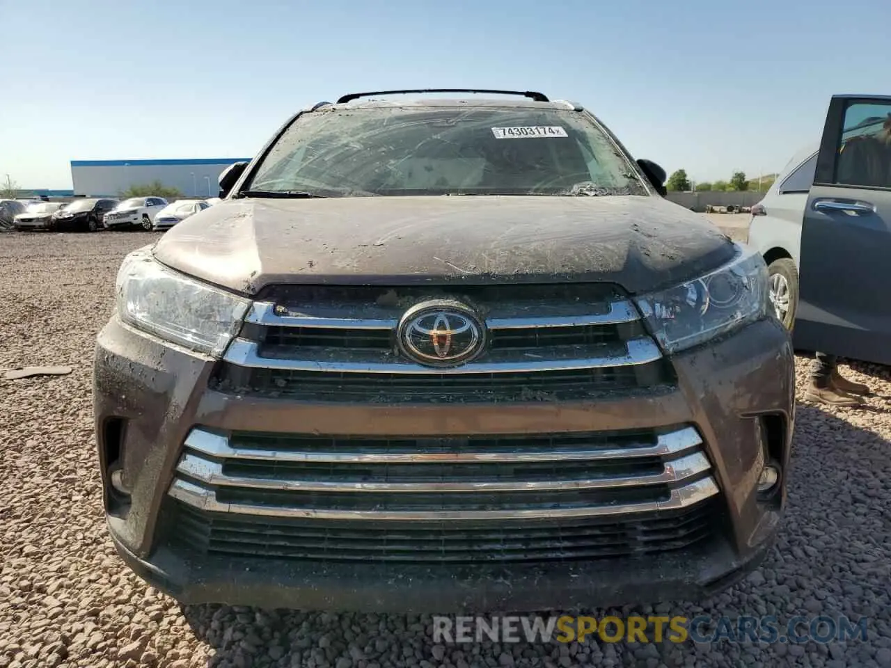 5 Photograph of a damaged car 5TDDZRFHXKS995900 TOYOTA HIGHLANDER 2019
