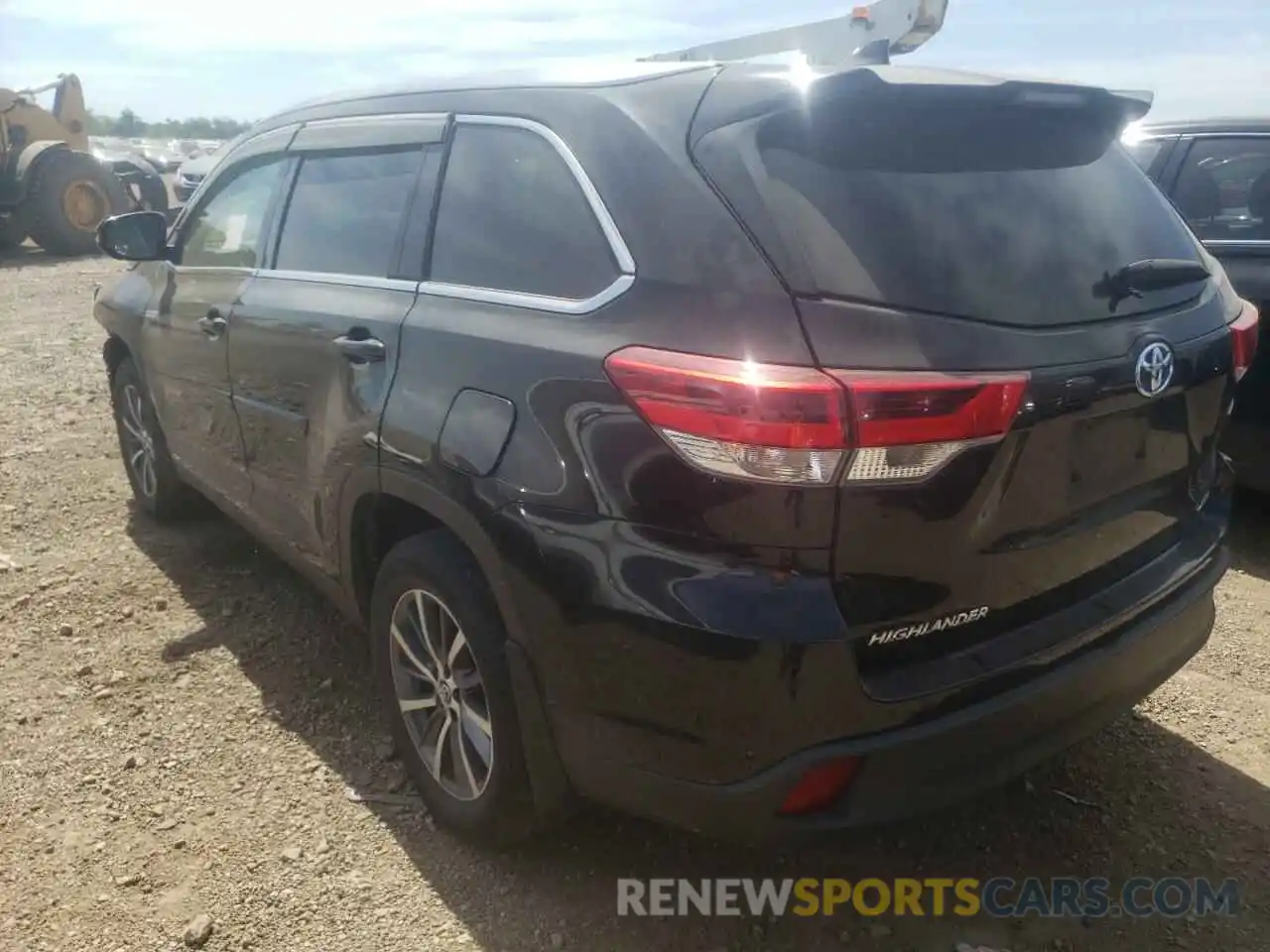 3 Photograph of a damaged car 5TDJGRFH0KS052259 TOYOTA HIGHLANDER 2019