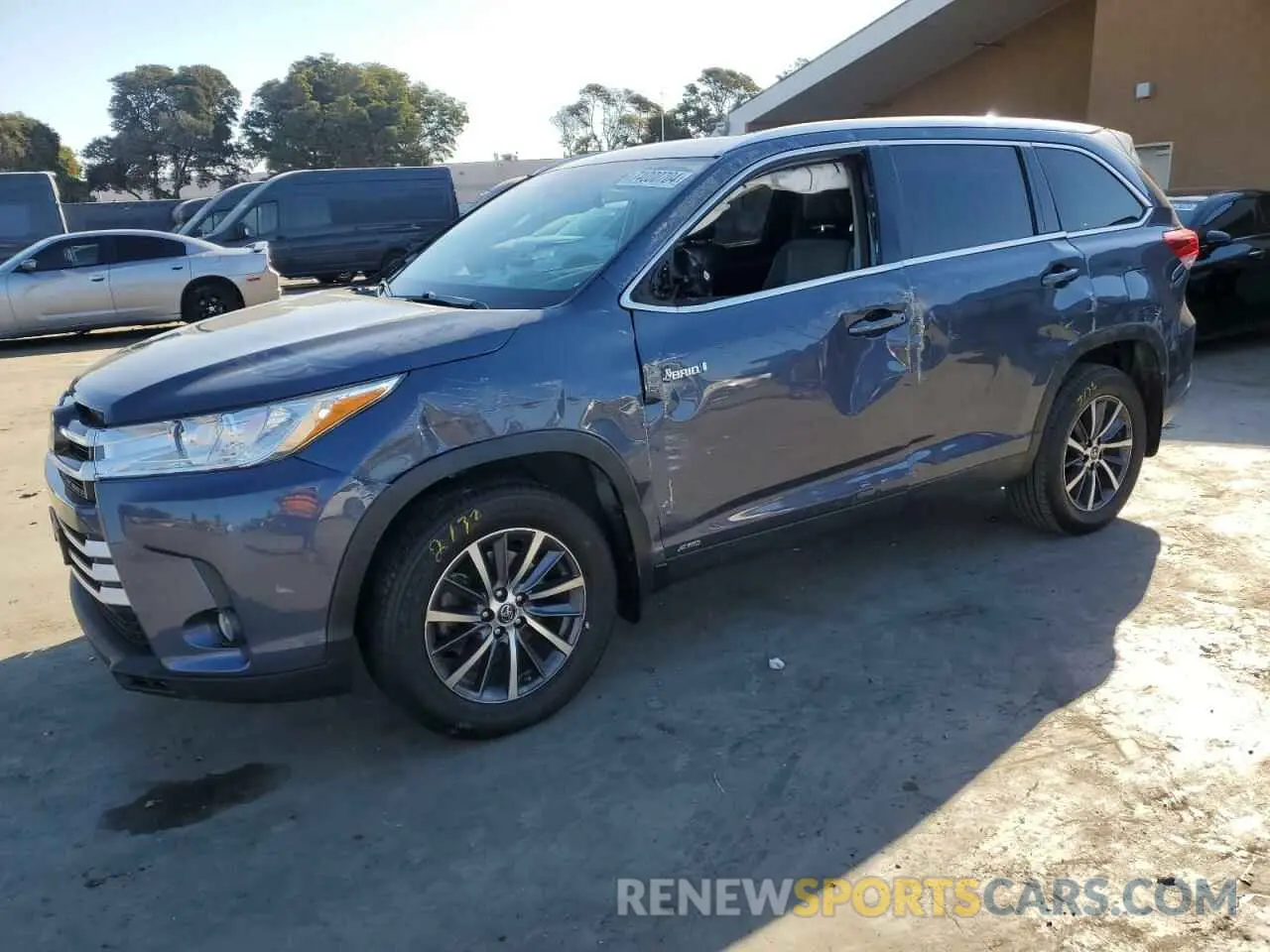1 Photograph of a damaged car 5TDJGRFH0KS054500 TOYOTA HIGHLANDER 2019