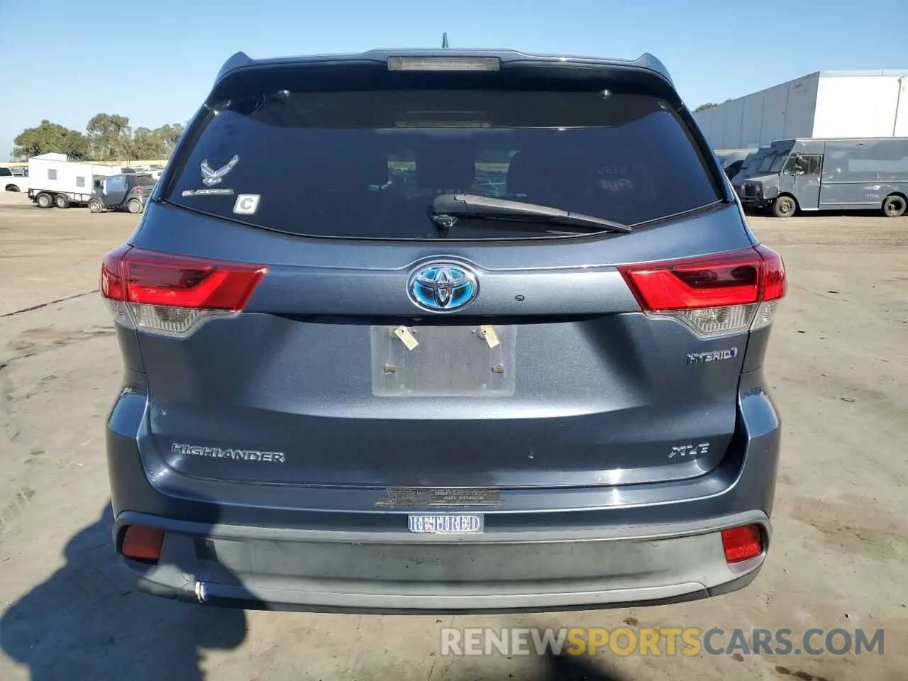 6 Photograph of a damaged car 5TDJGRFH0KS054500 TOYOTA HIGHLANDER 2019