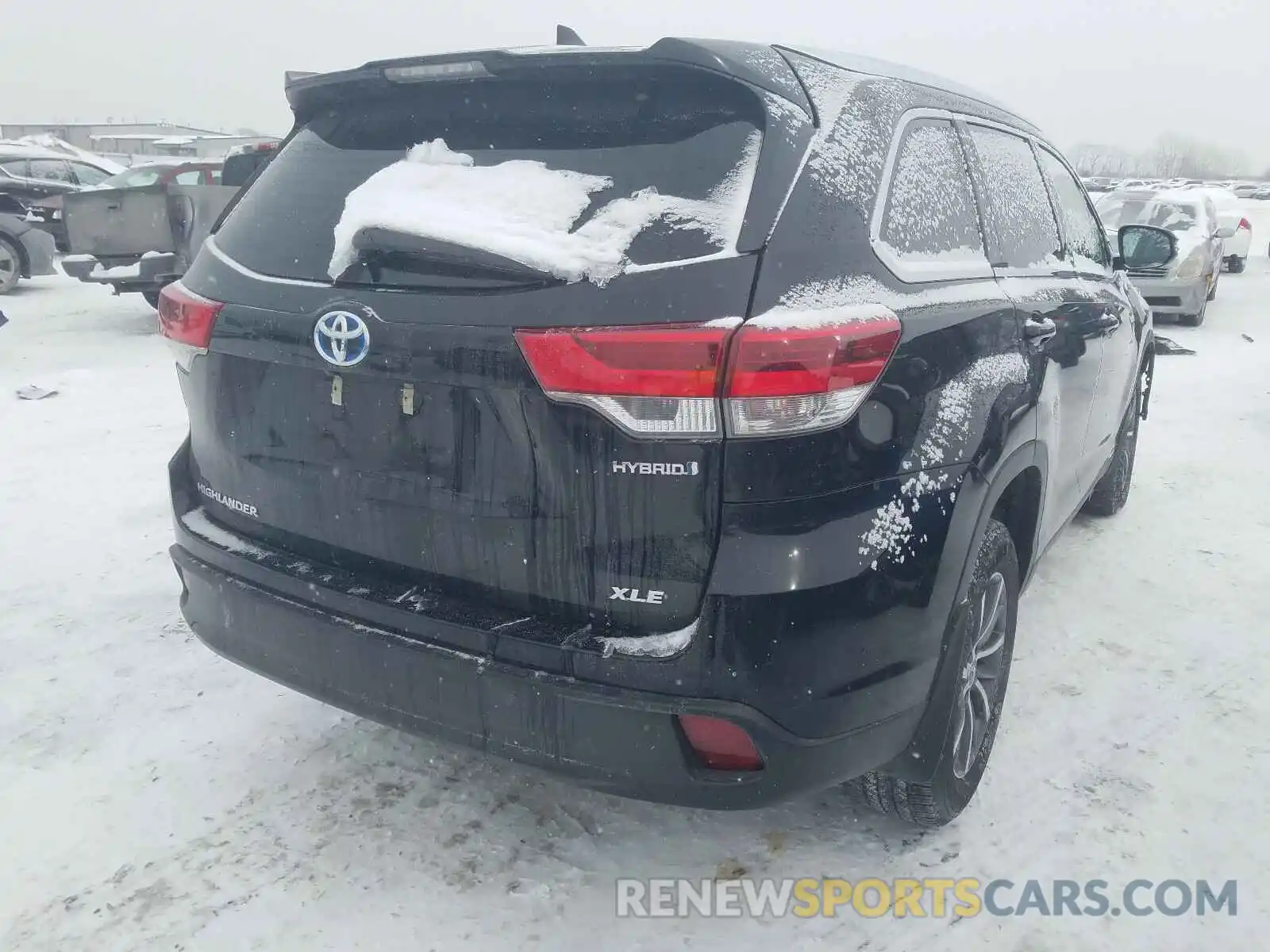 4 Photograph of a damaged car 5TDJGRFH0KS070082 TOYOTA HIGHLANDER 2019