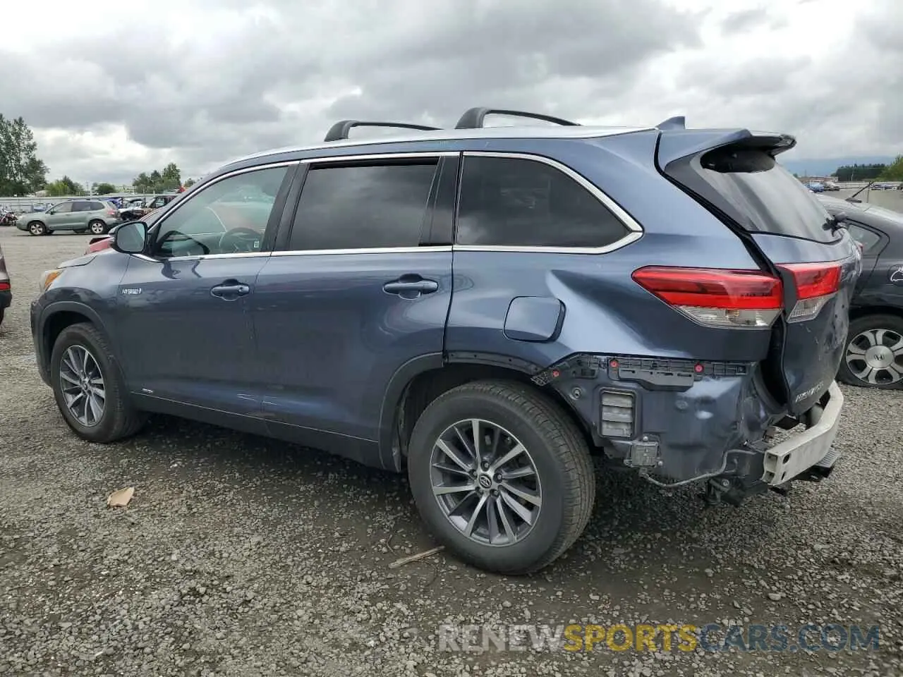 2 Photograph of a damaged car 5TDJGRFH0KS074326 TOYOTA HIGHLANDER 2019