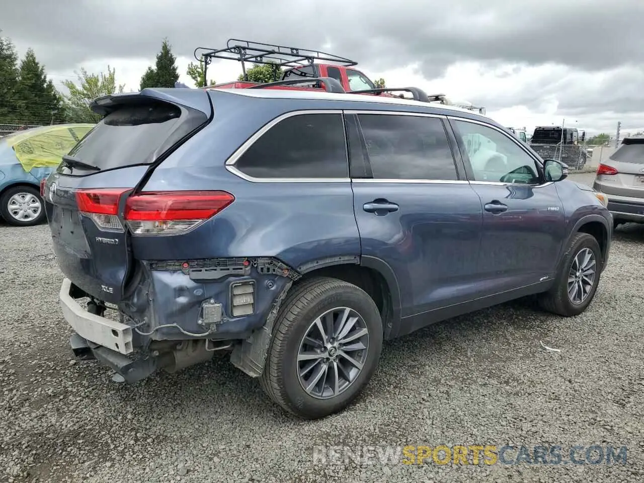 3 Photograph of a damaged car 5TDJGRFH0KS074326 TOYOTA HIGHLANDER 2019