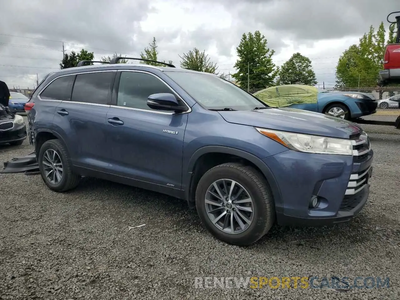 4 Photograph of a damaged car 5TDJGRFH0KS074326 TOYOTA HIGHLANDER 2019