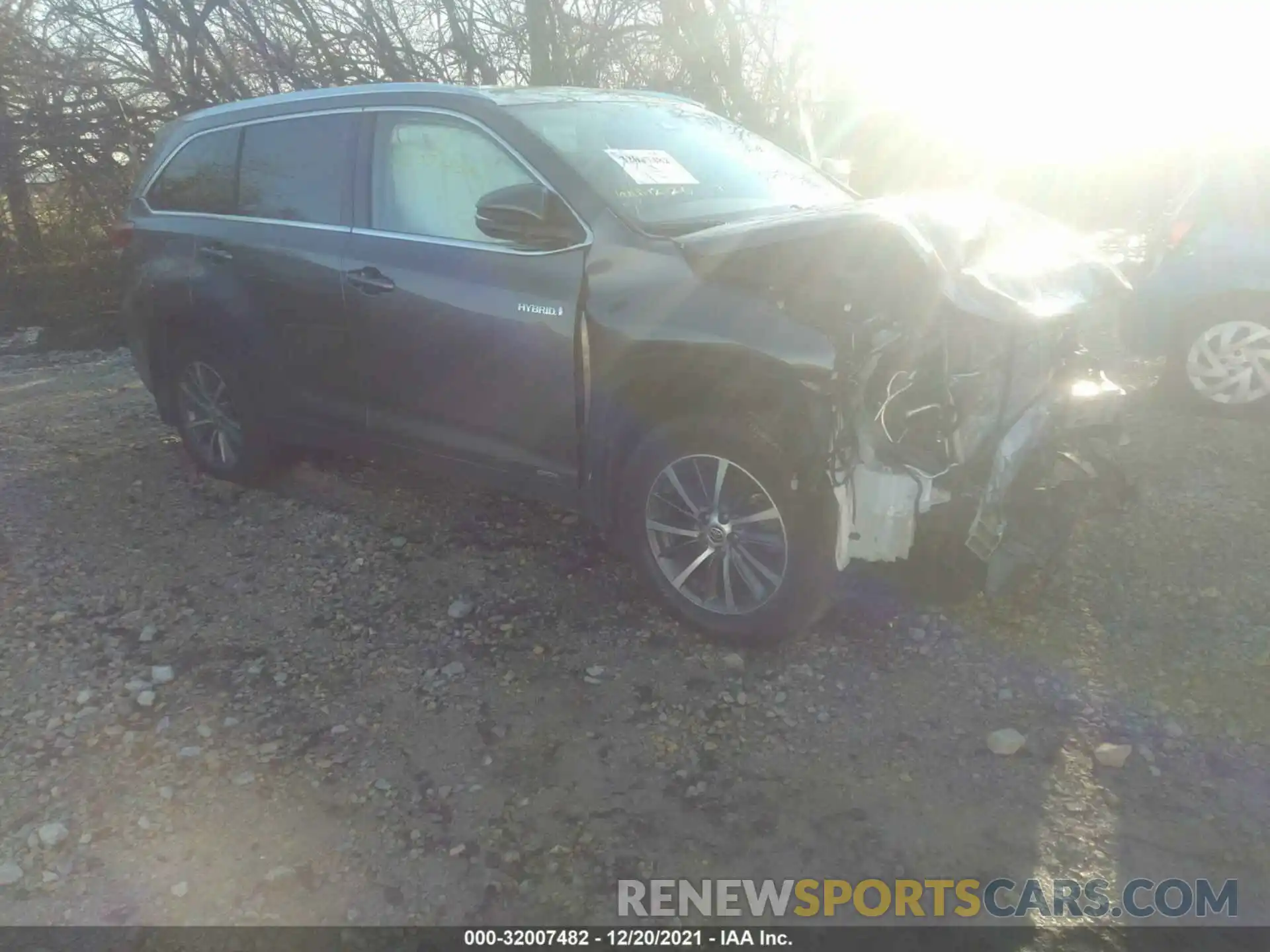 1 Photograph of a damaged car 5TDJGRFH0KS078313 TOYOTA HIGHLANDER 2019