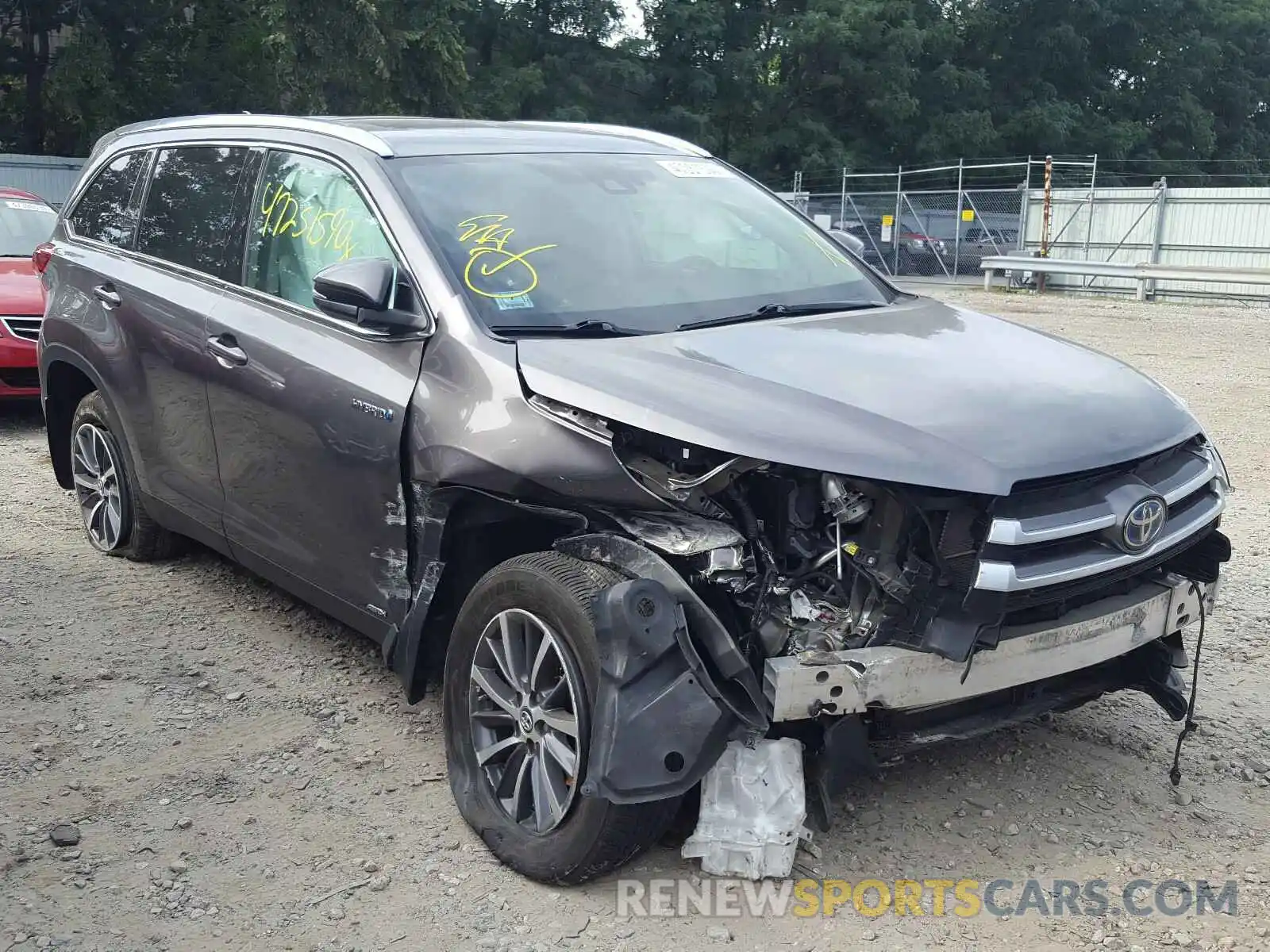 1 Photograph of a damaged car 5TDJGRFH1KS054120 TOYOTA HIGHLANDER 2019