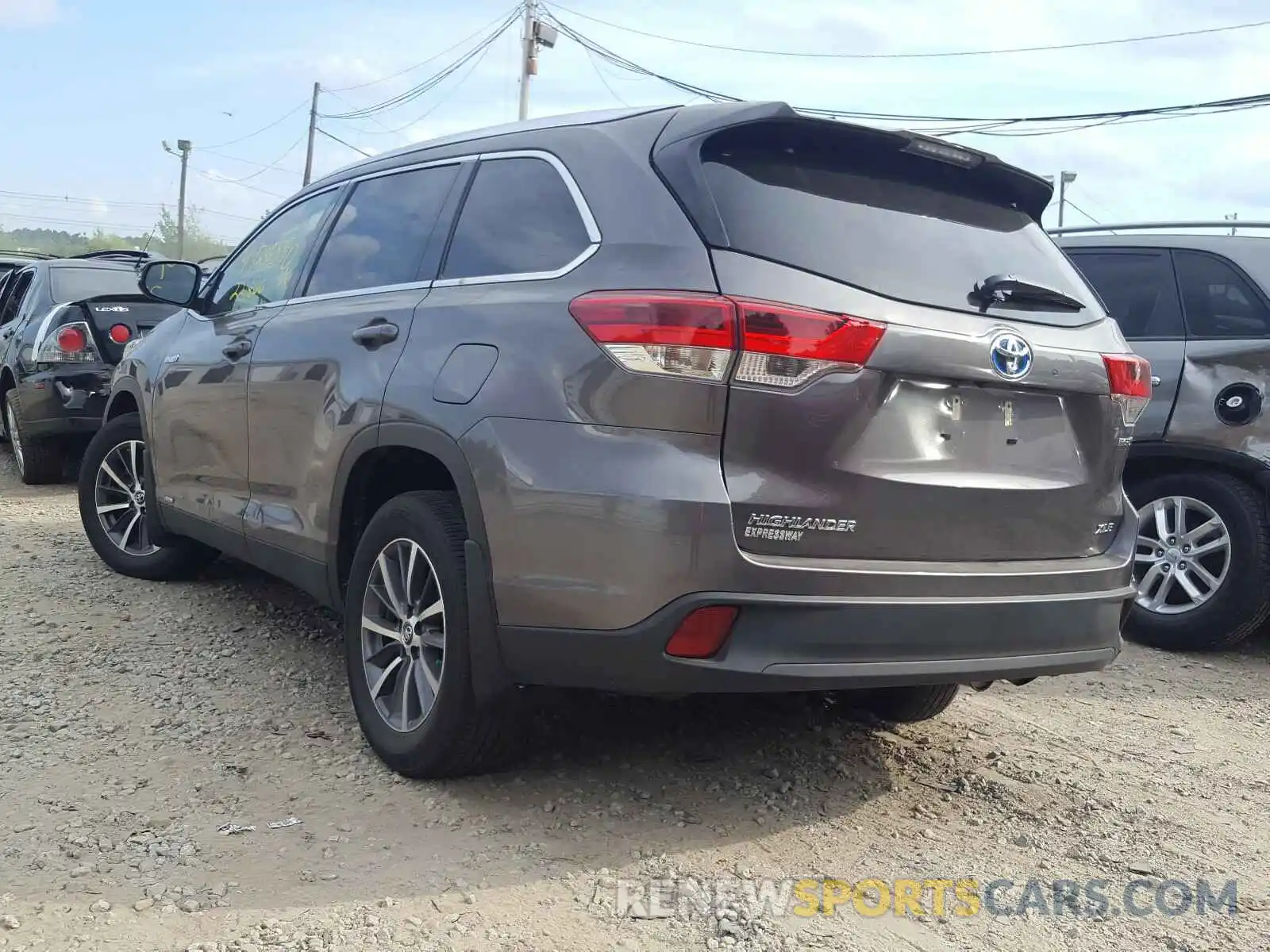 3 Photograph of a damaged car 5TDJGRFH1KS054120 TOYOTA HIGHLANDER 2019